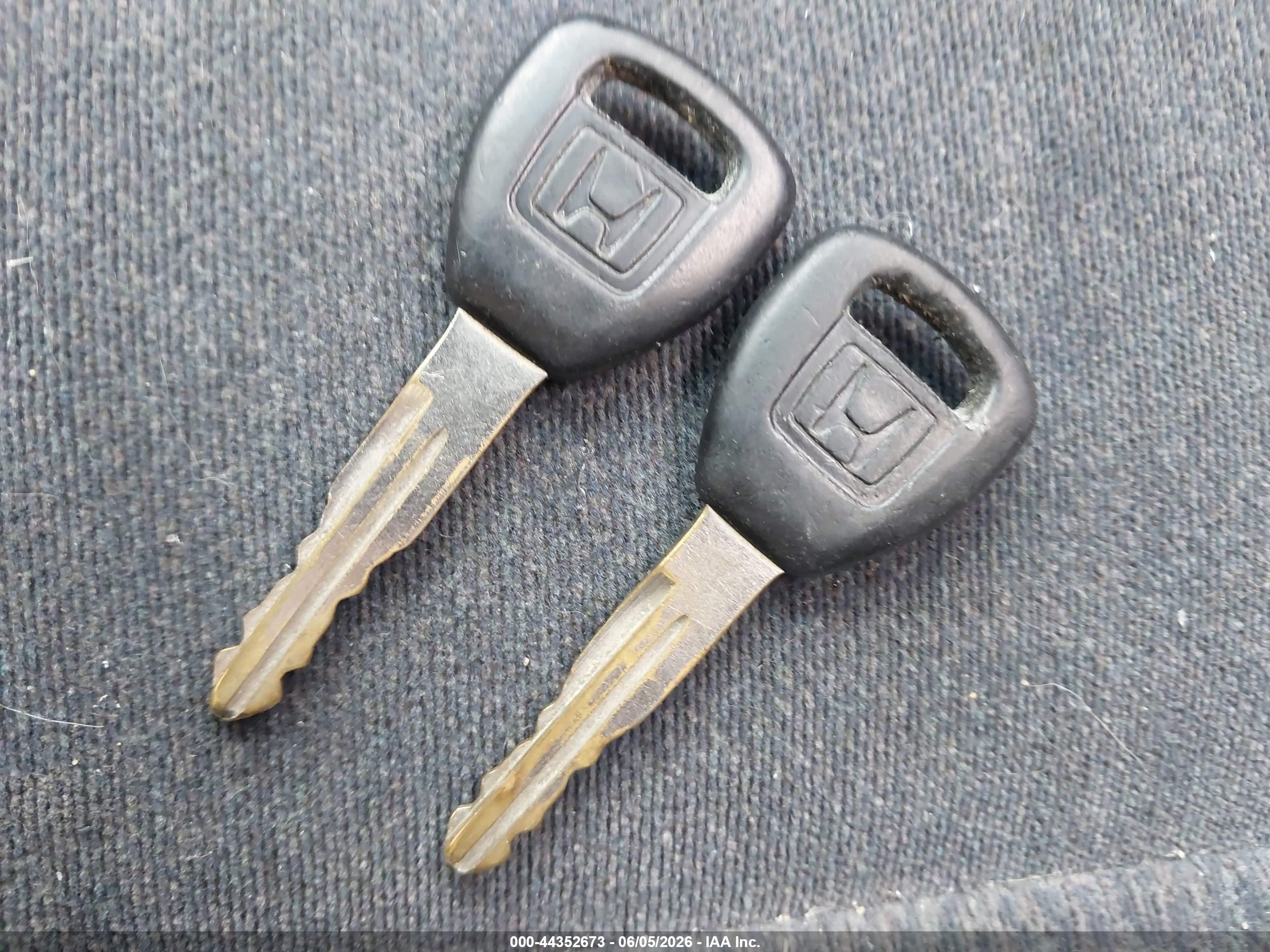 2000 Honda Accord 2.3 Ex Серебряный vin: 1HGCG3160YA010144