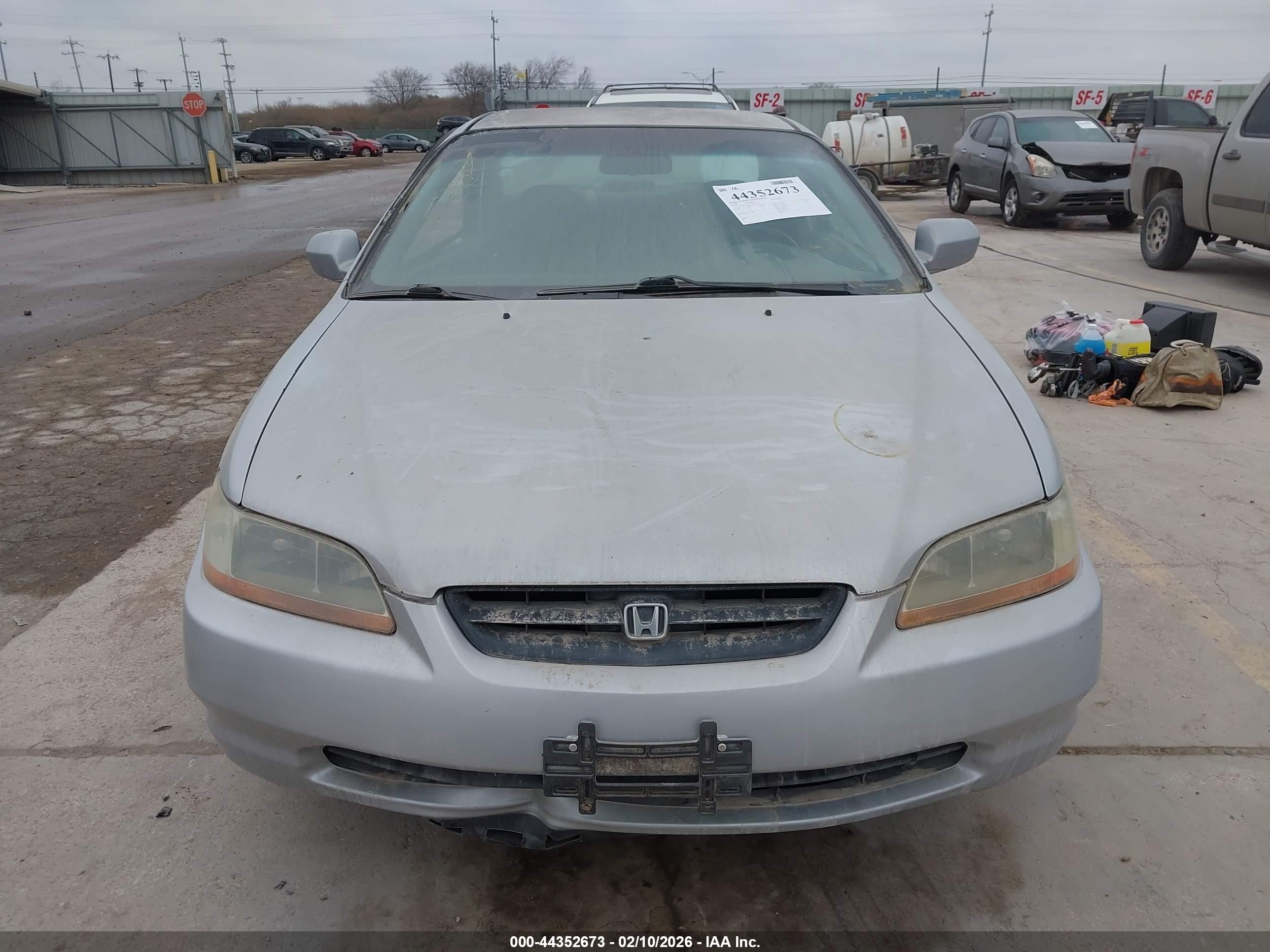 2000 Honda Accord 2.3 Ex Серебряный vin: 1HGCG3160YA010144