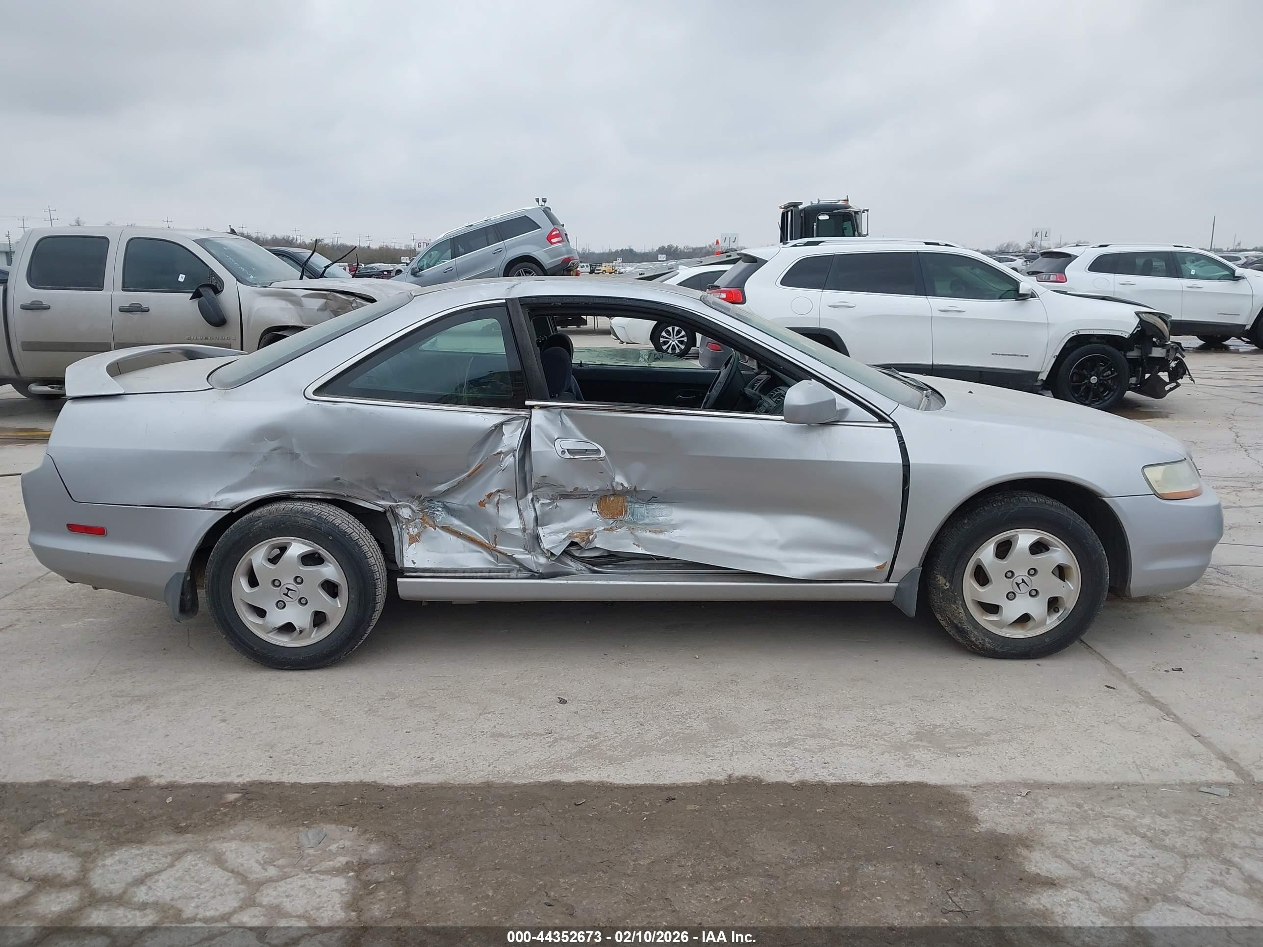 2000 Honda Accord 2.3 Ex Серебряный vin: 1HGCG3160YA010144
