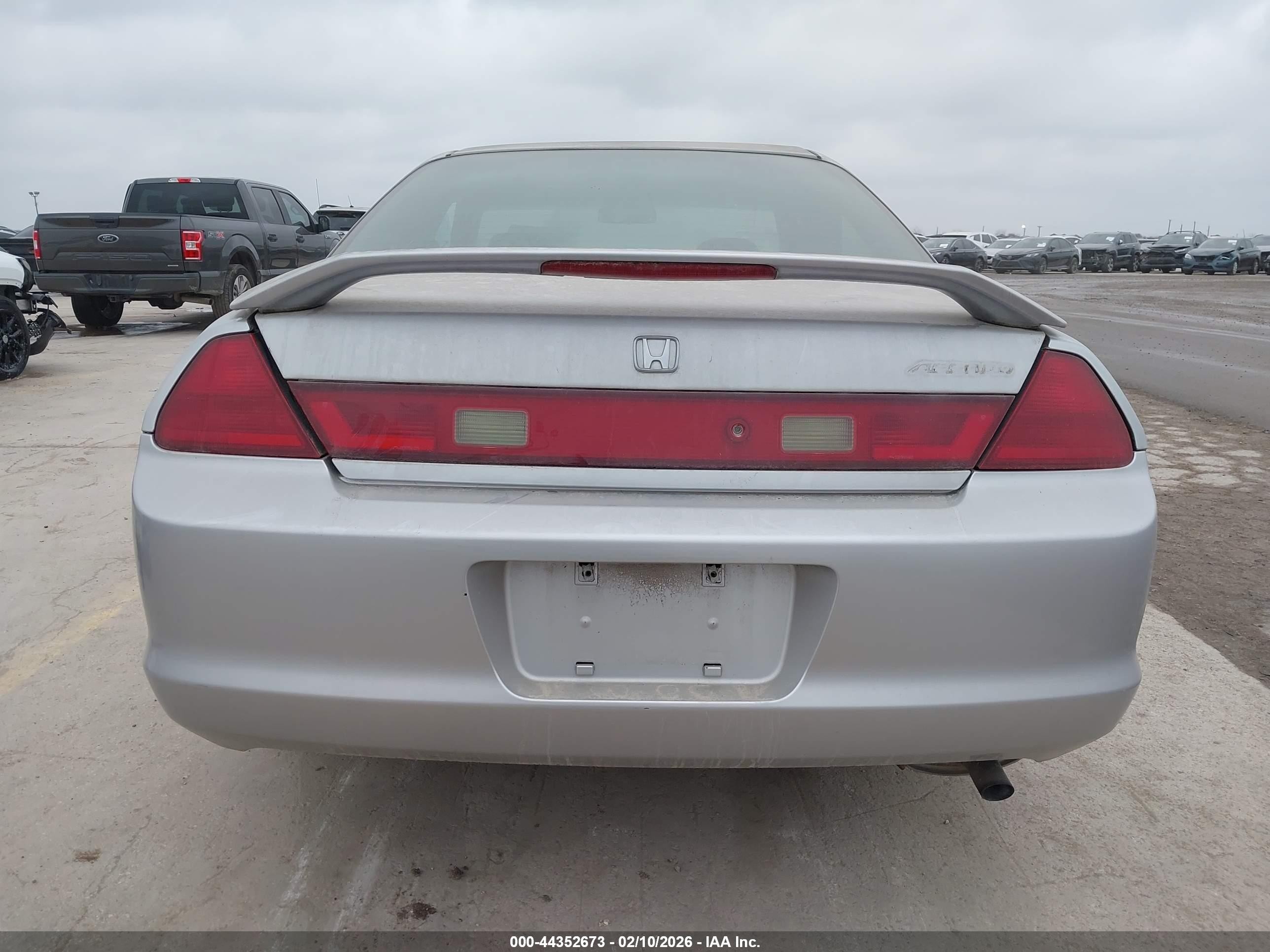 2000 Honda Accord 2.3 Ex Серебряный vin: 1HGCG3160YA010144