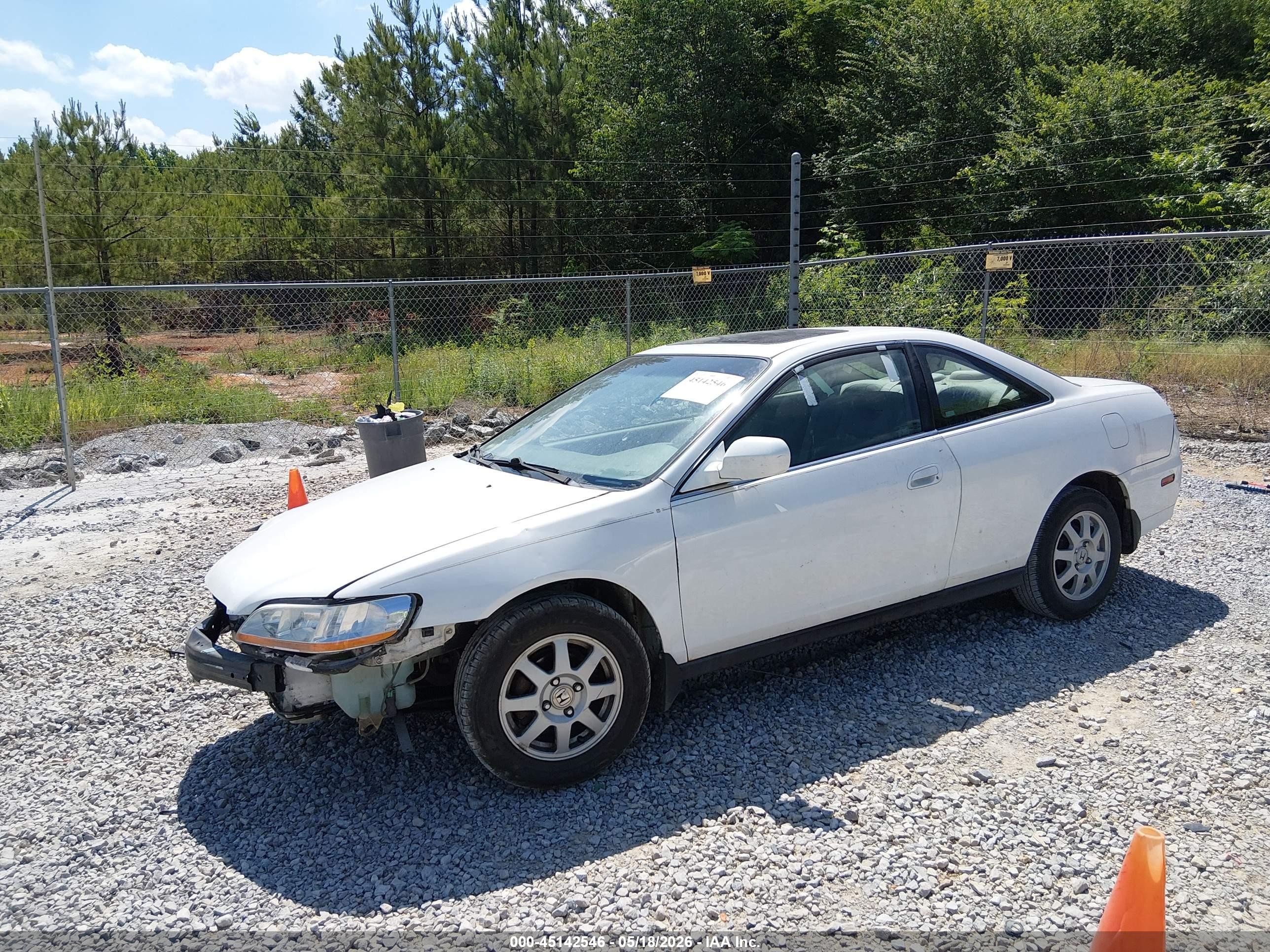 2002 Honda Accord 2.3 Se White vin: 1HGCG32072A009364