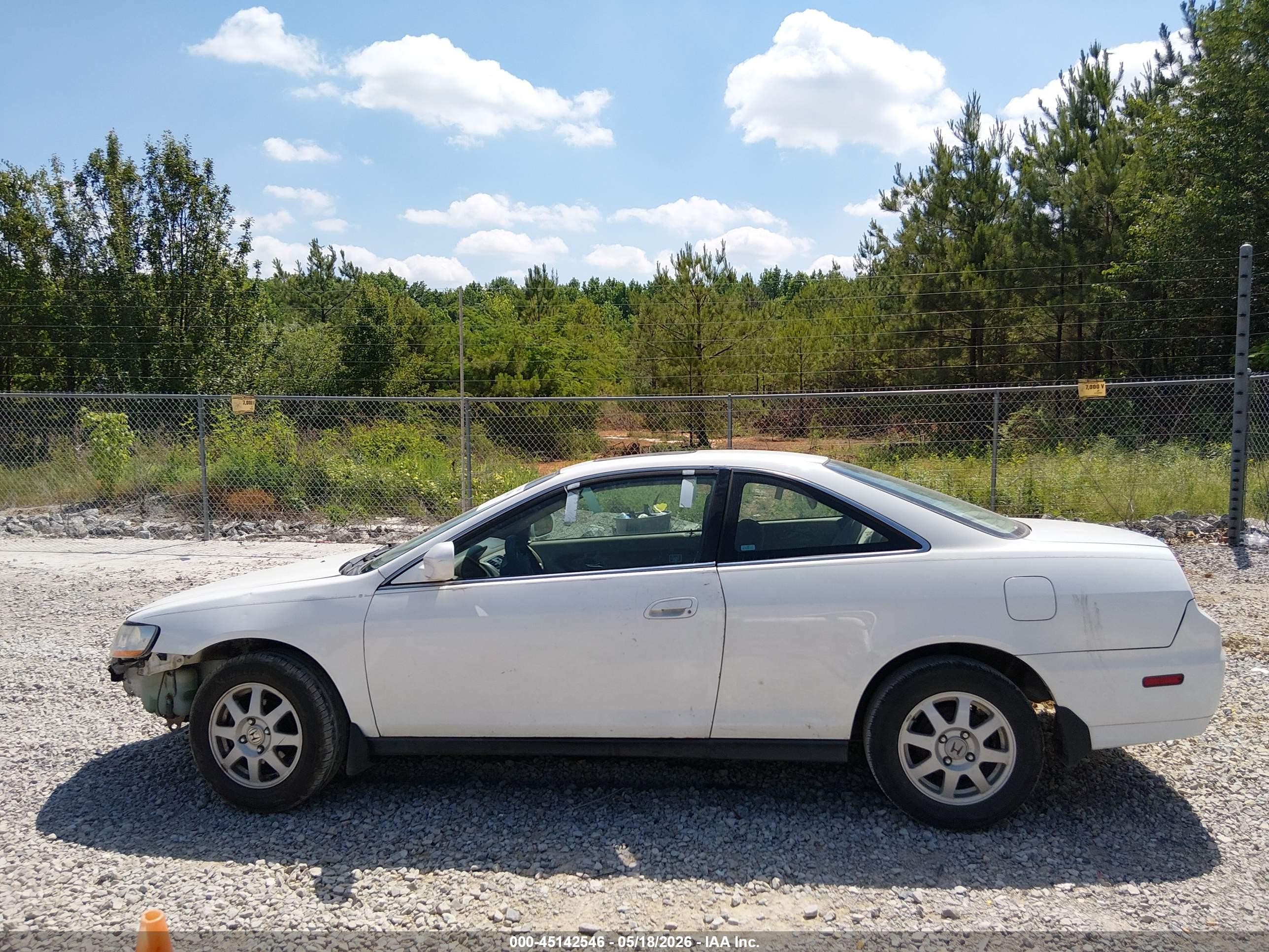2002 Honda Accord 2.3 Se White vin: 1HGCG32072A009364