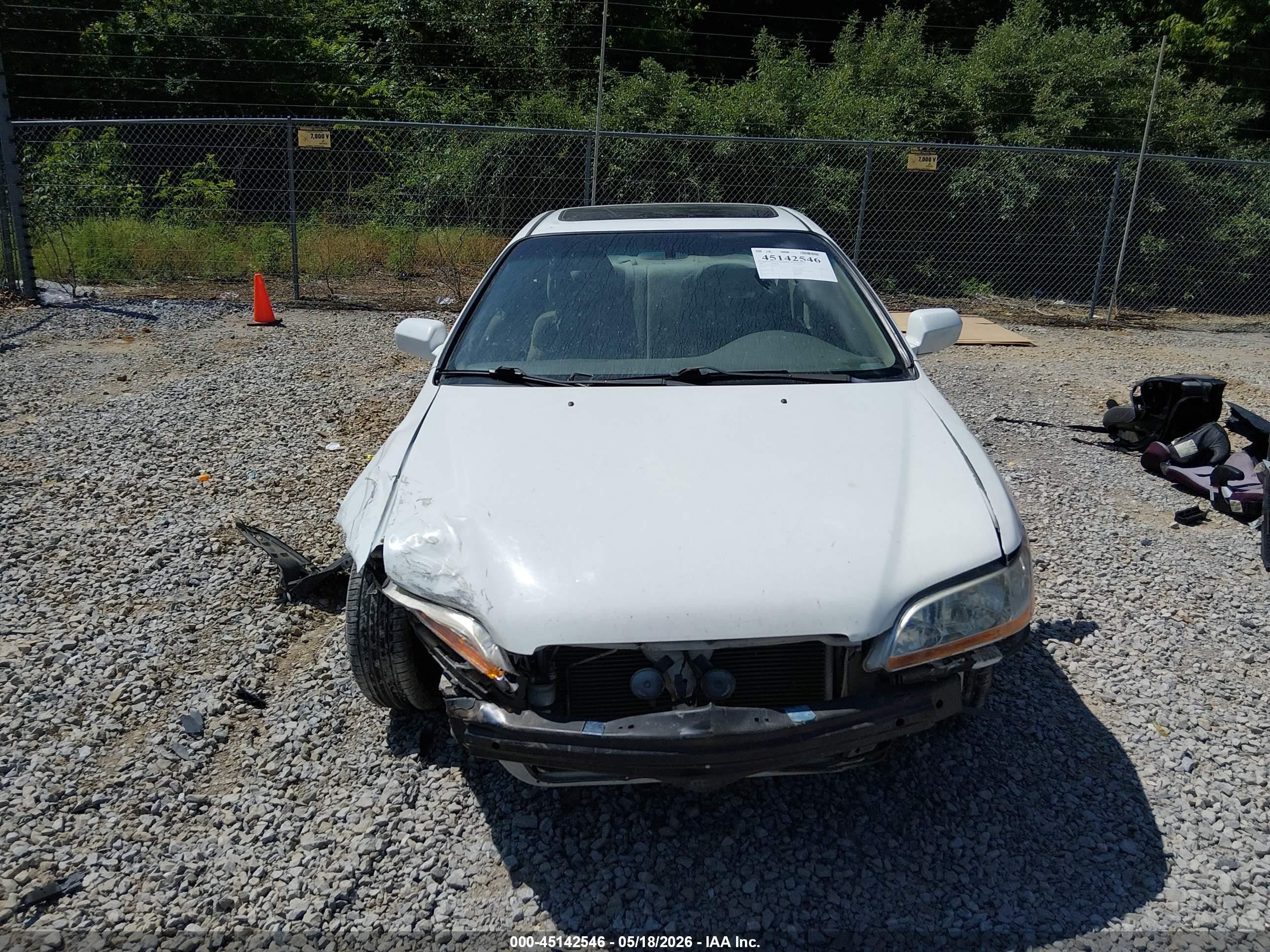 2002 Honda Accord 2.3 Se White vin: 1HGCG32072A009364