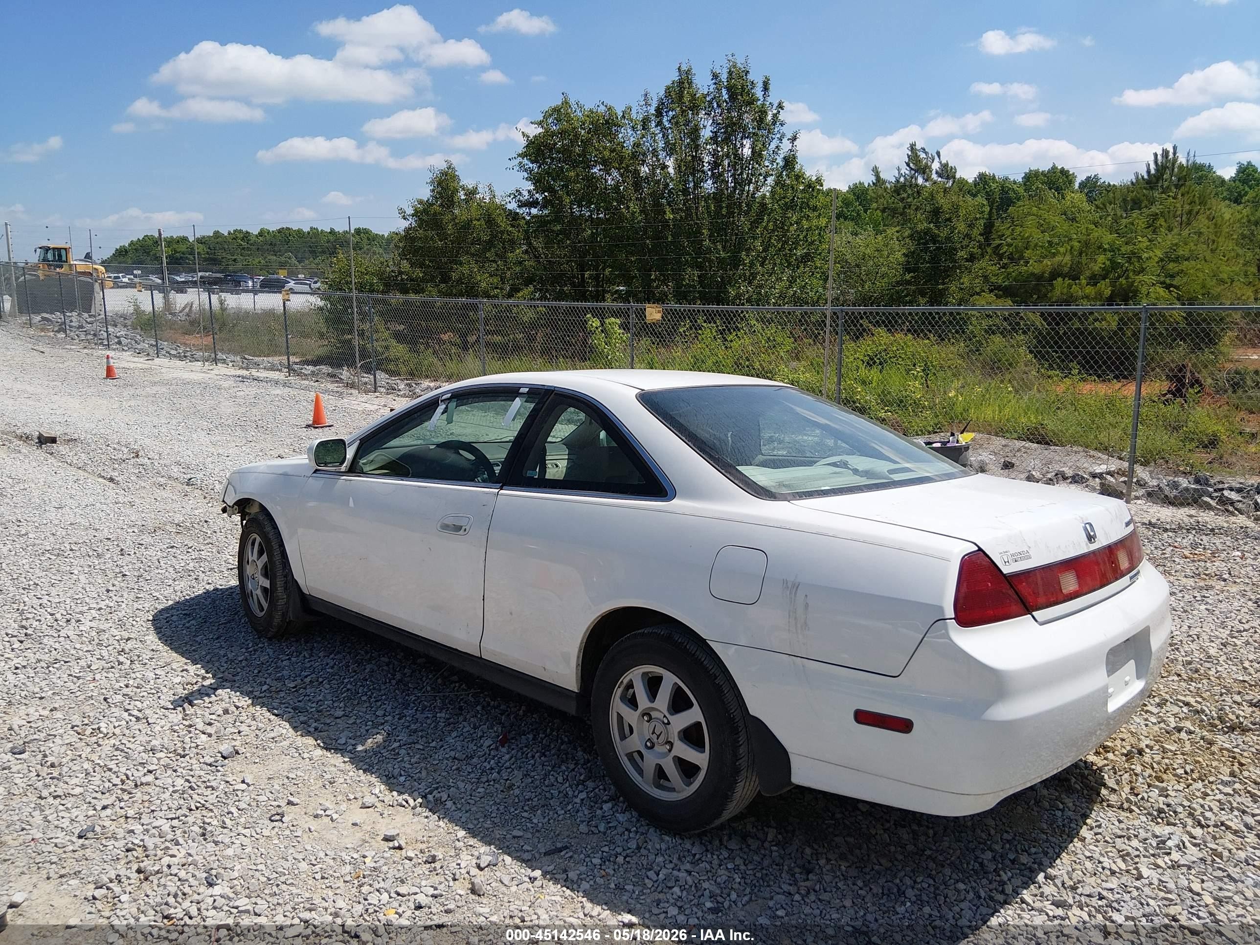 2002 Honda Accord 2.3 Se White vin: 1HGCG32072A009364