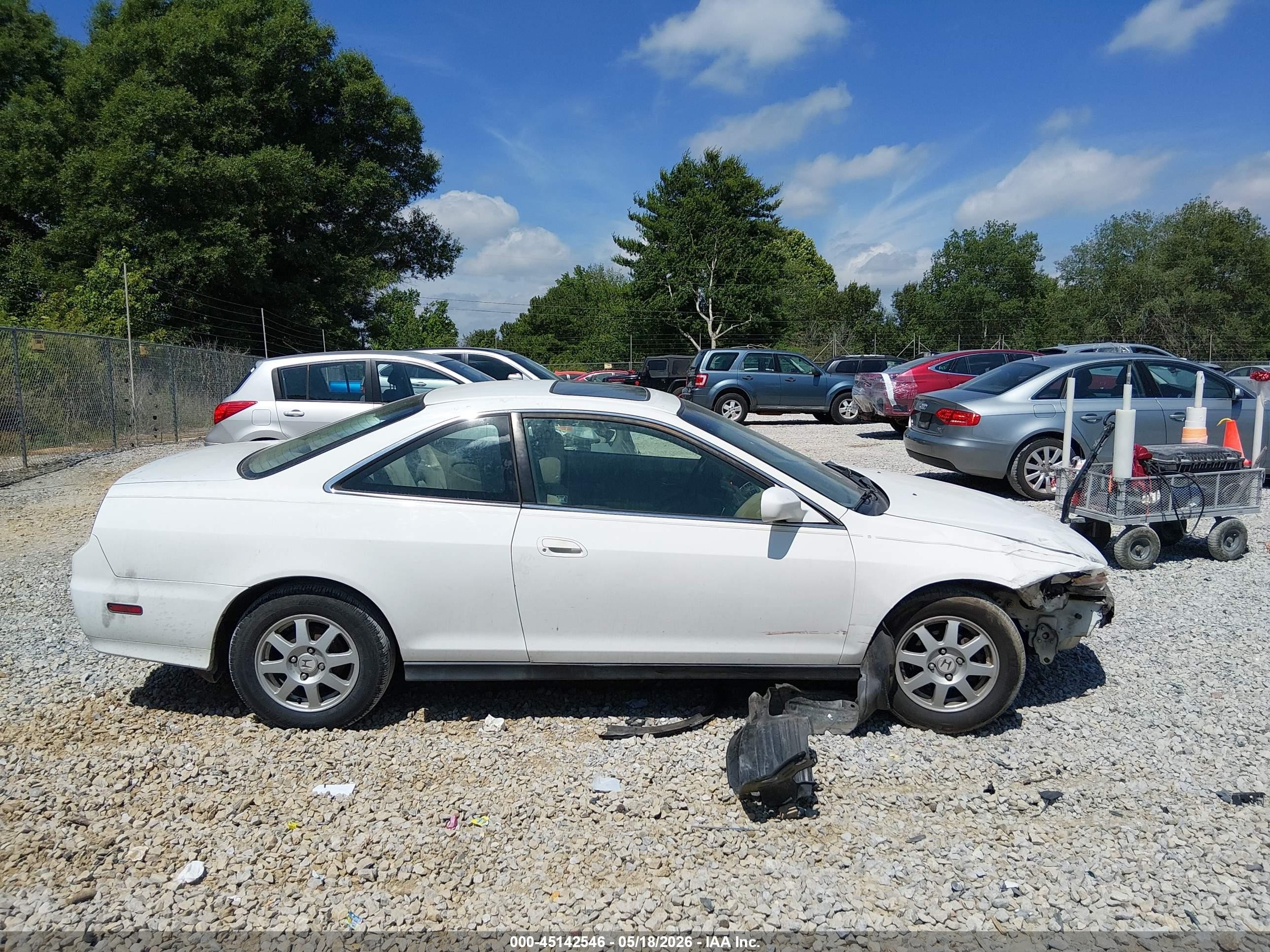 2002 Honda Accord 2.3 Se White vin: 1HGCG32072A009364
