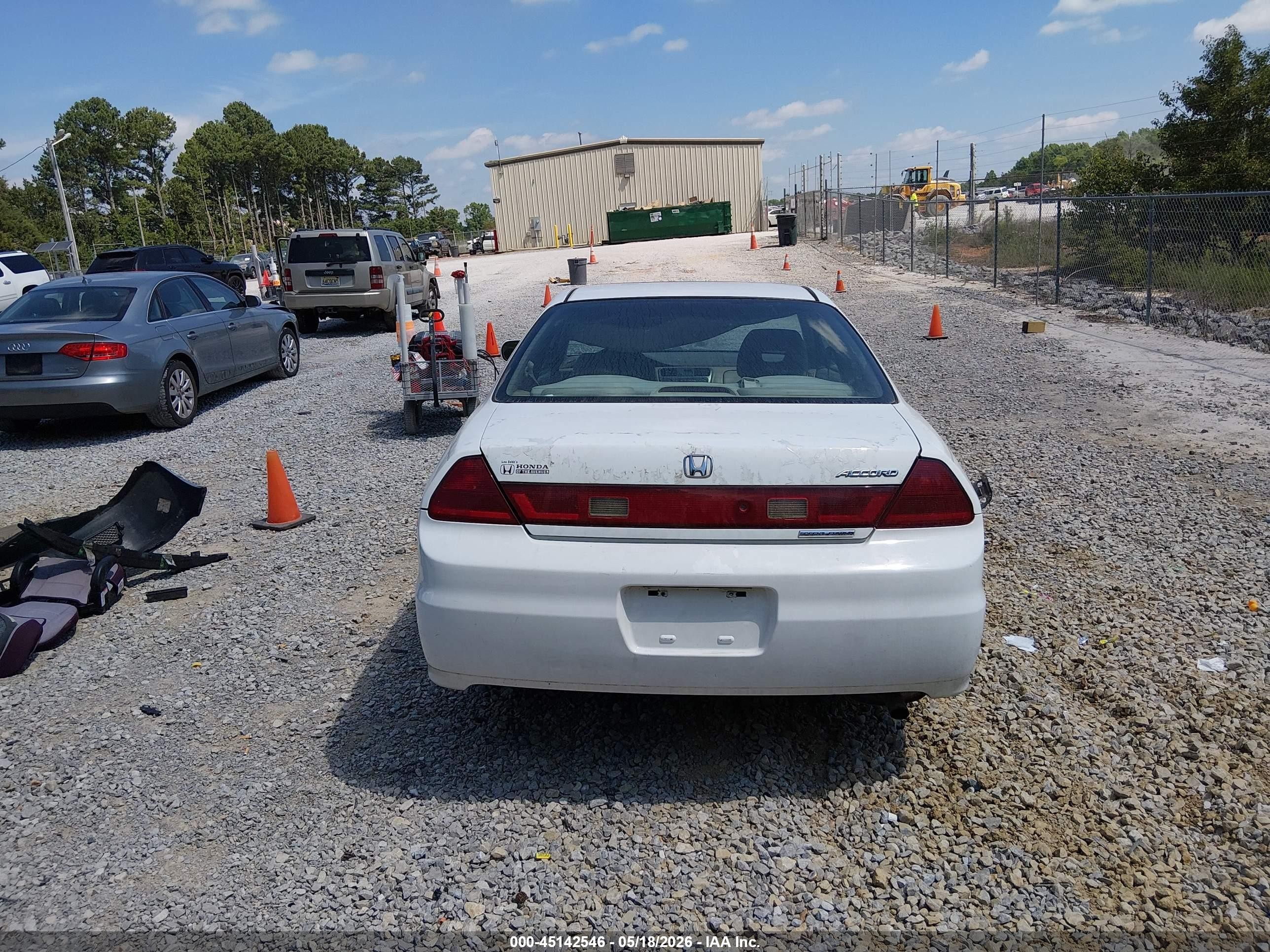 2002 Honda Accord 2.3 Se White vin: 1HGCG32072A009364