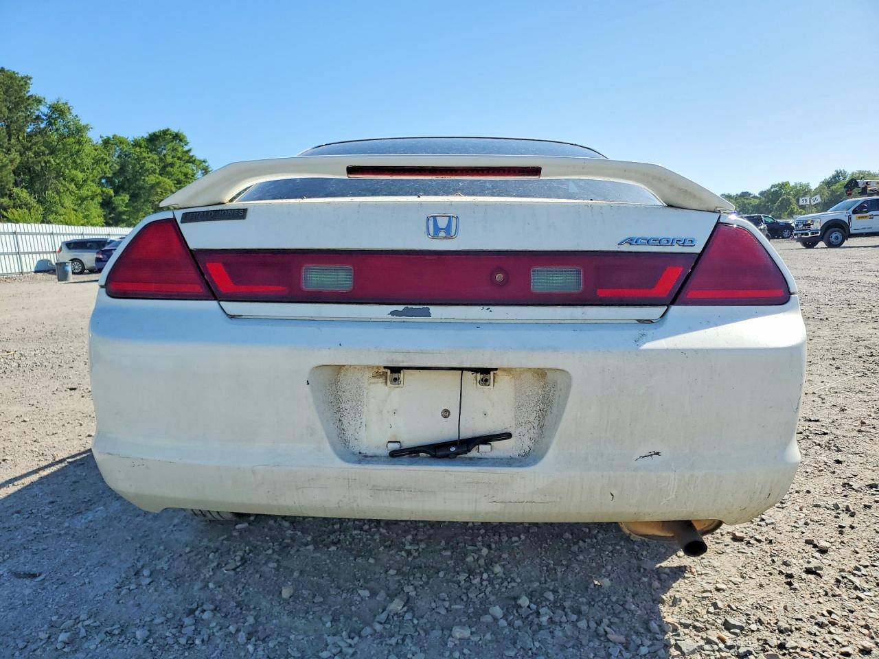 1998 Honda Accord Lx White vin: 1HGCG3240WA007898