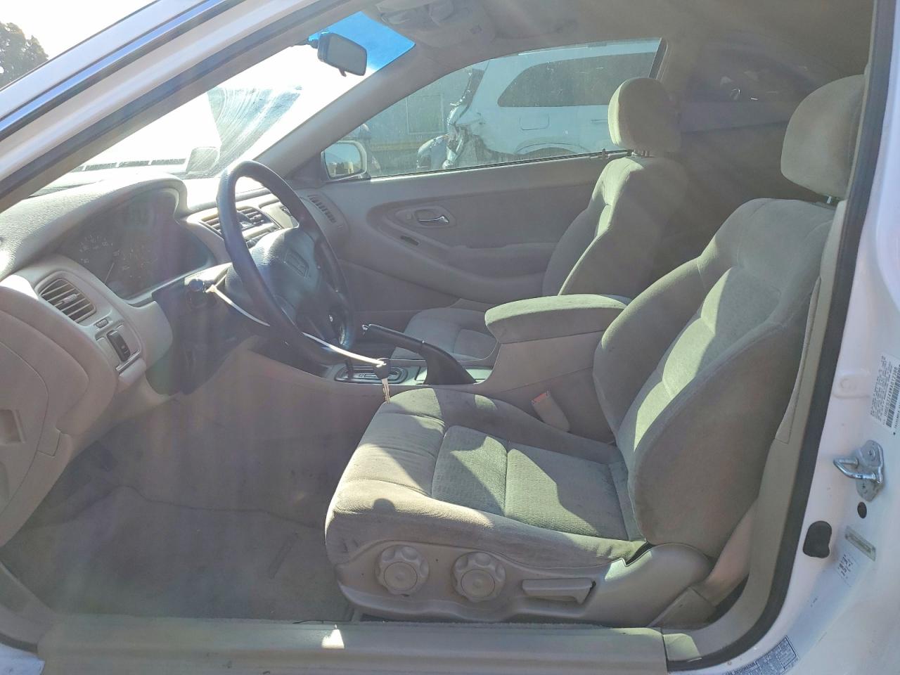 1998 Honda Accord Lx White vin: 1HGCG3249WA012386