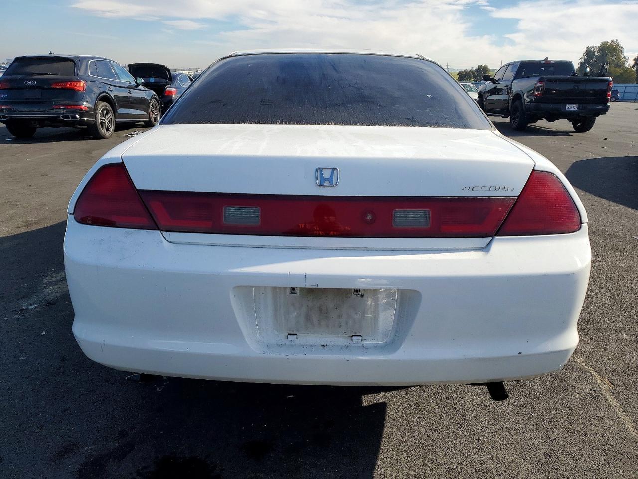 1998 Honda Accord Lx White vin: 1HGCG3249WA012386