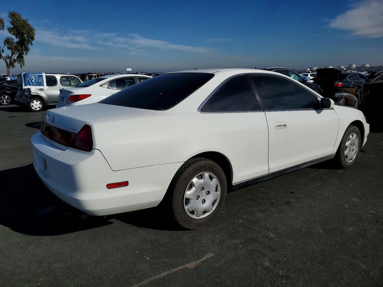1998 Honda Accord Lx White vin: 1HGCG3249WA012386