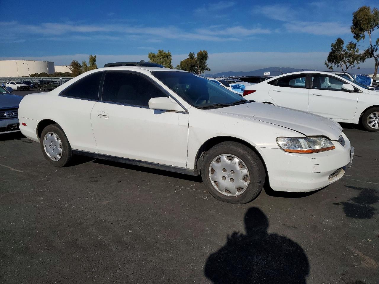1998 Honda Accord Lx White vin: 1HGCG3249WA012386