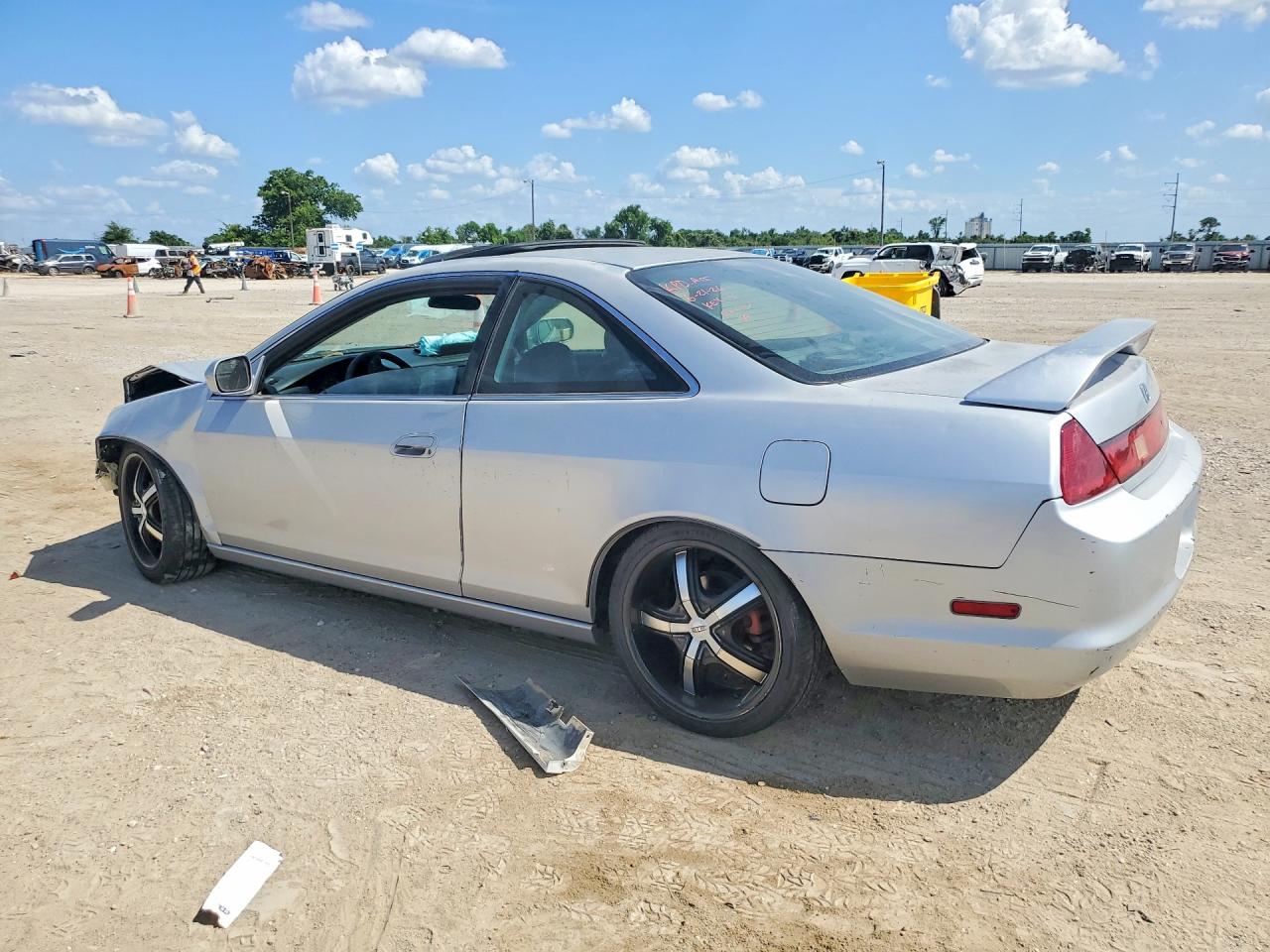 2000 Honda Accord 2d Ex Silver vin: 1HGCG3256YA018237