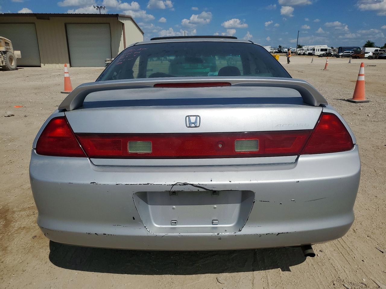 2000 Honda Accord 2d Ex Silver vin: 1HGCG3256YA018237