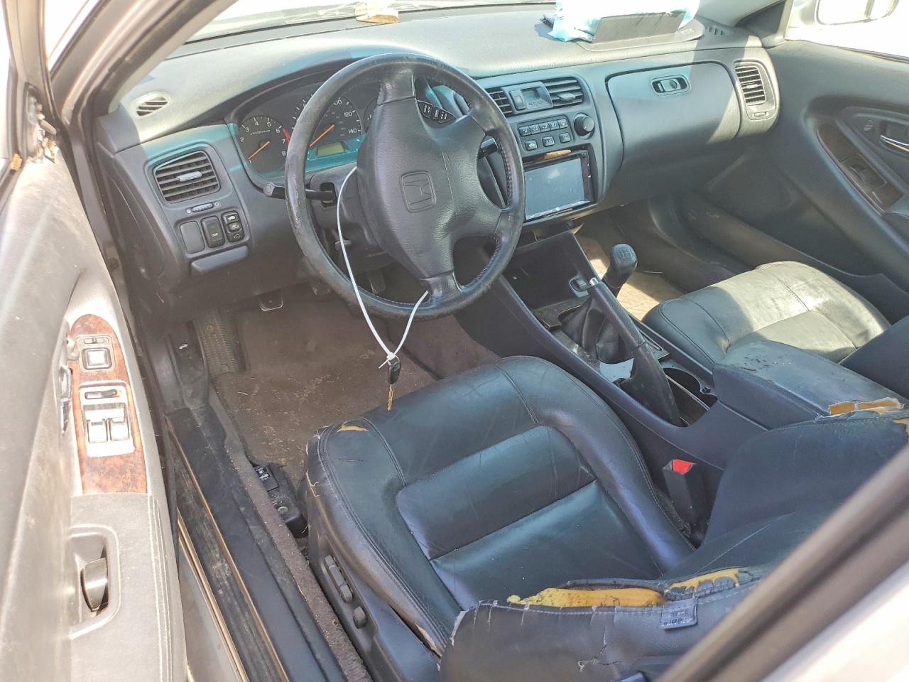 2000 Honda Accord 2d Ex Silver vin: 1HGCG3256YA018237