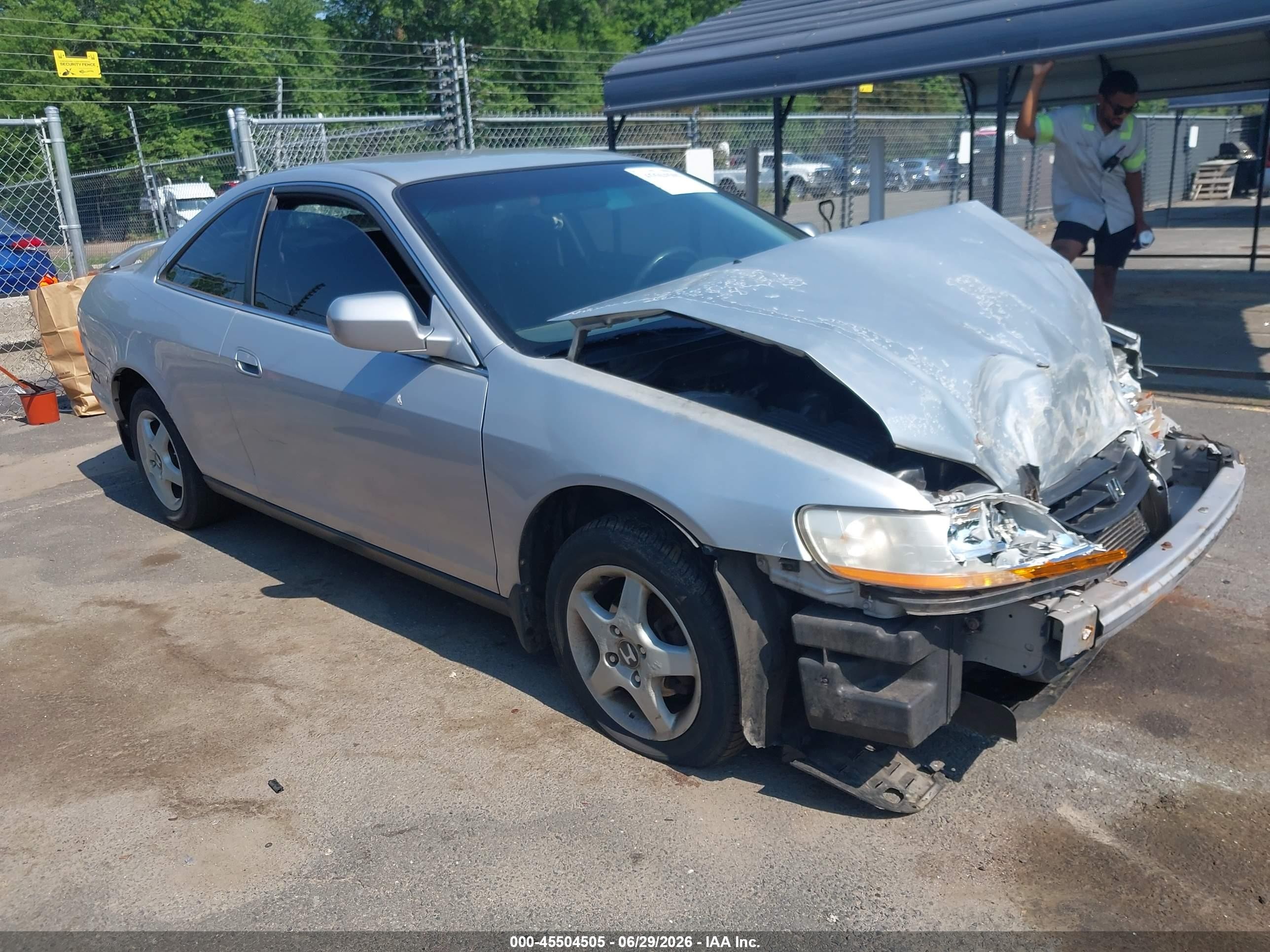 2000 Honda Accord 2.3 Lx Silver vin: 1HGCG3260YA032983