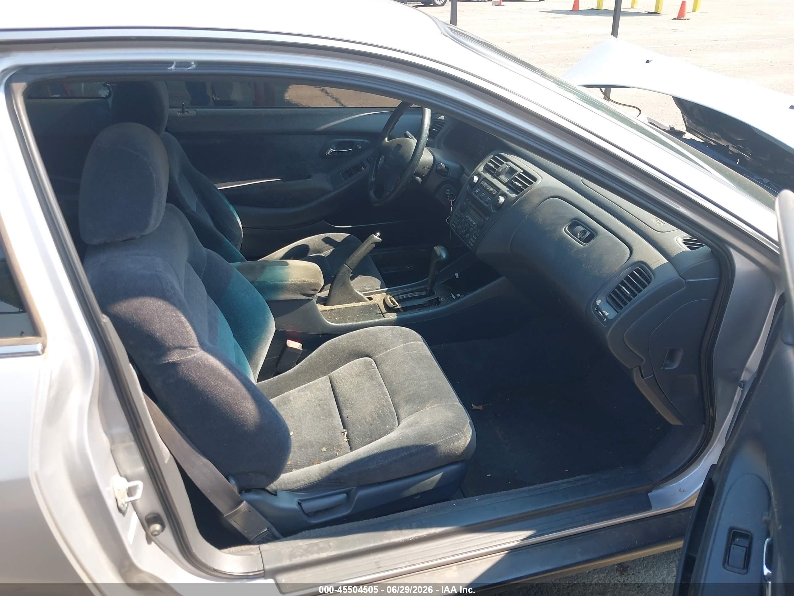 2000 Honda Accord 2.3 Lx Silver vin: 1HGCG3260YA032983