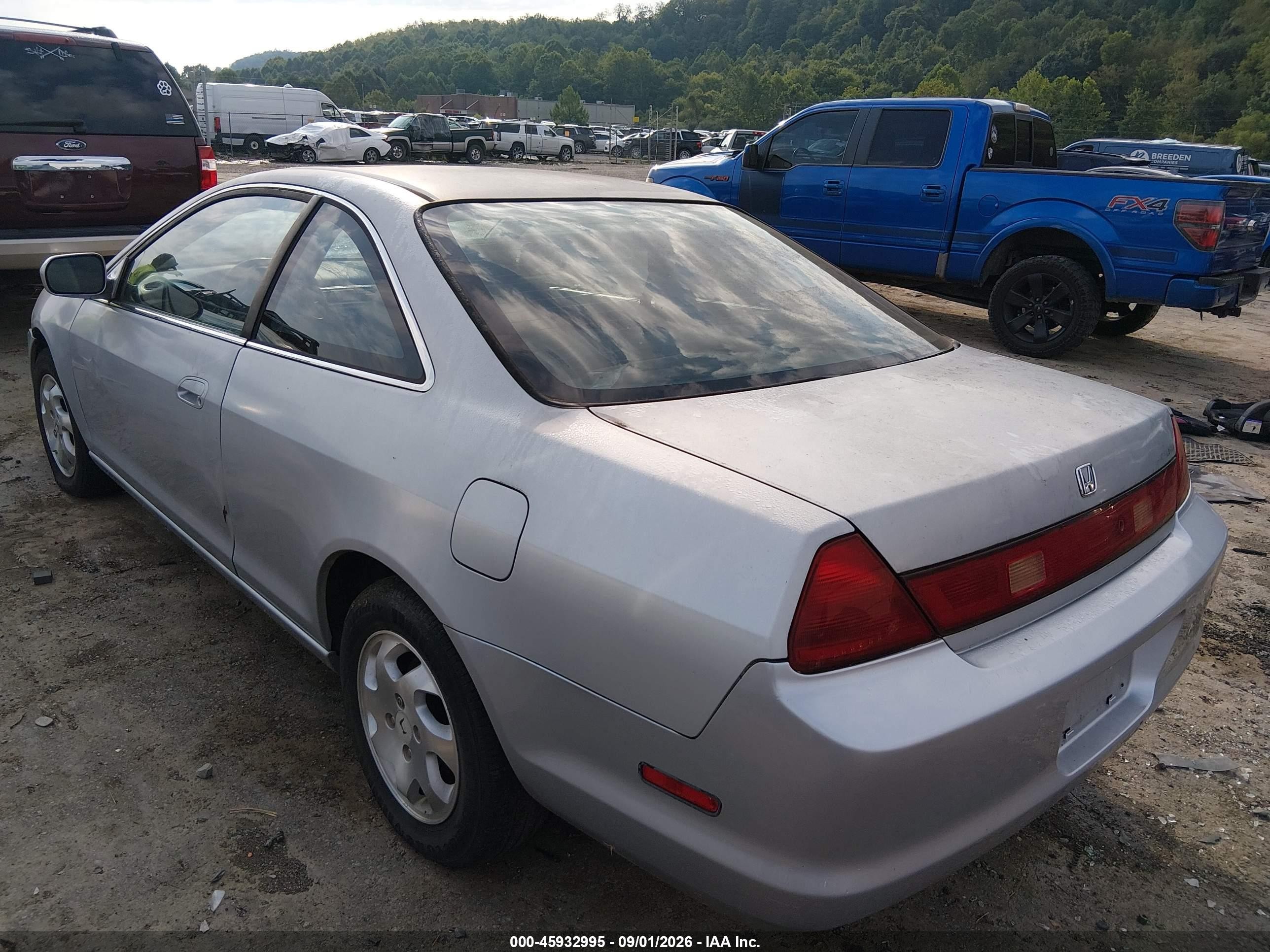 2000 Honda Accord 2.3 Ex Silver vin: 1HGCG3272YA026451