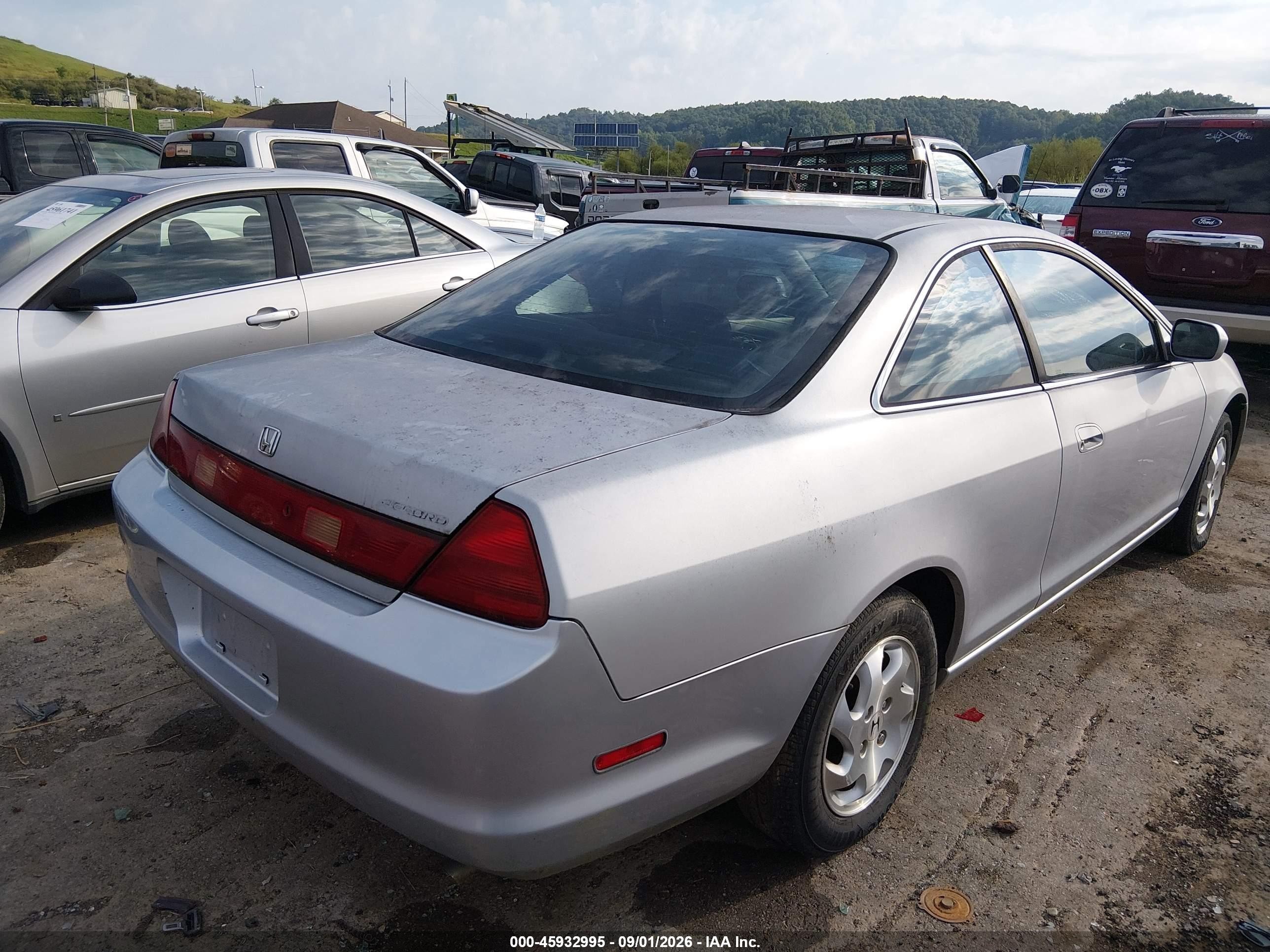 2000 Honda Accord 2.3 Ex Silver vin: 1HGCG3272YA026451
