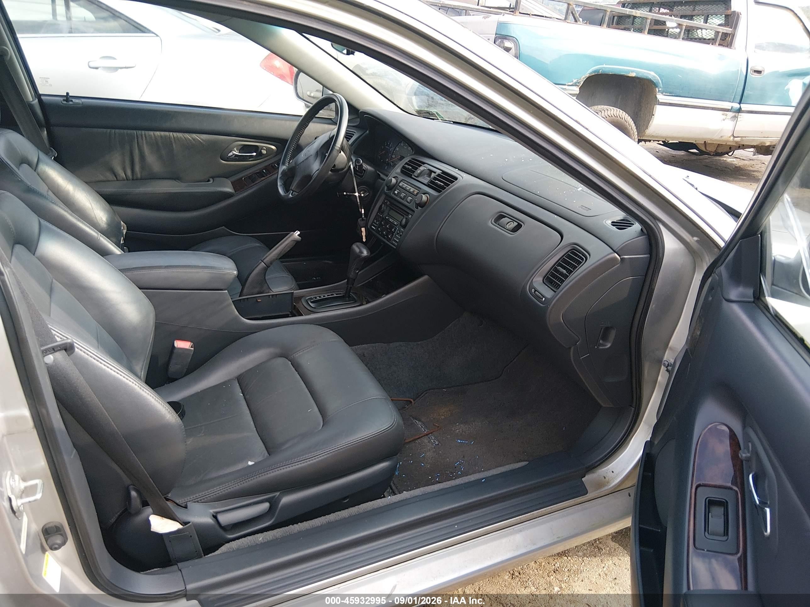 2000 Honda Accord 2.3 Ex Silver vin: 1HGCG3272YA026451