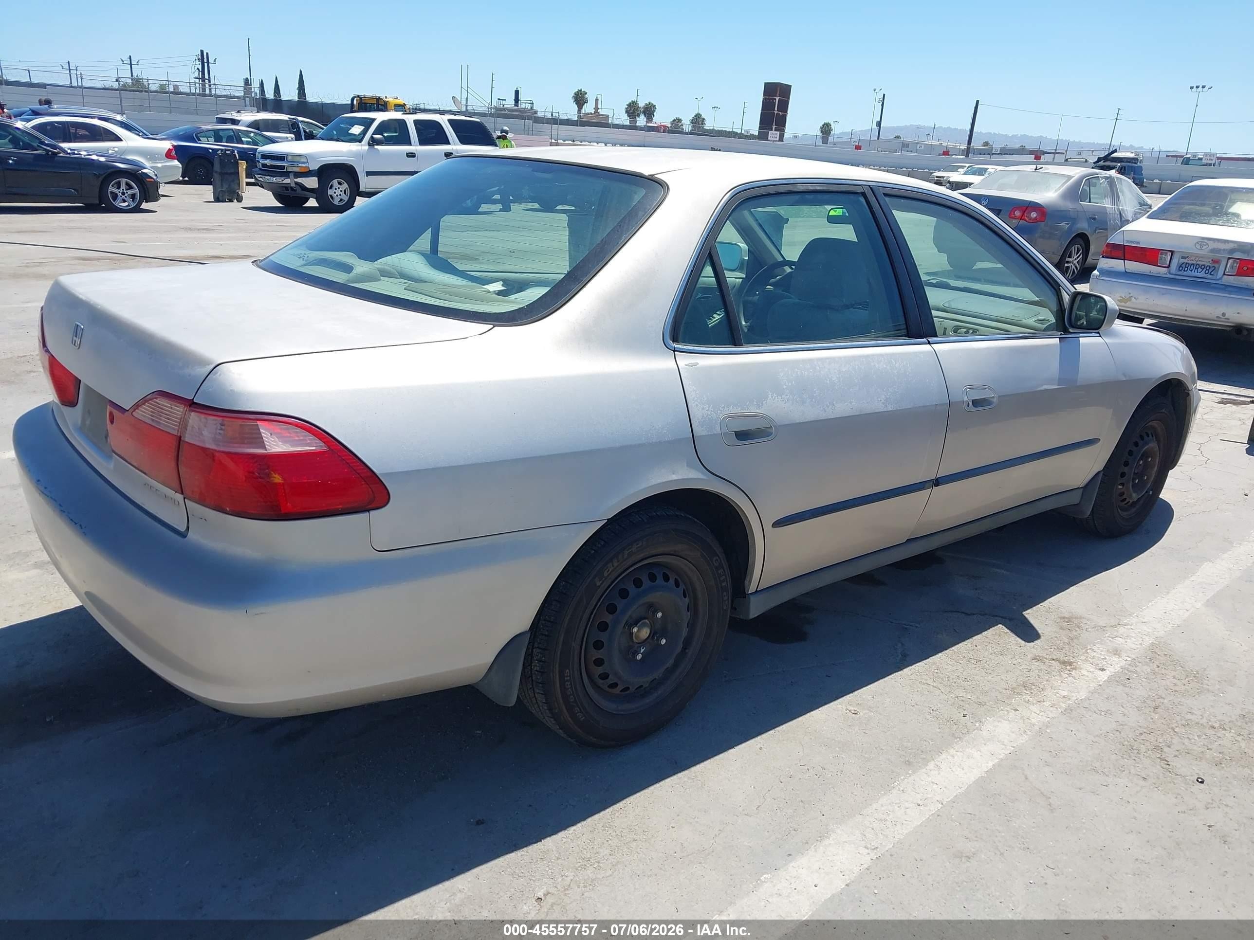 1998 Honda Accord Lx Silver vin: 1HGCG5545WA209417