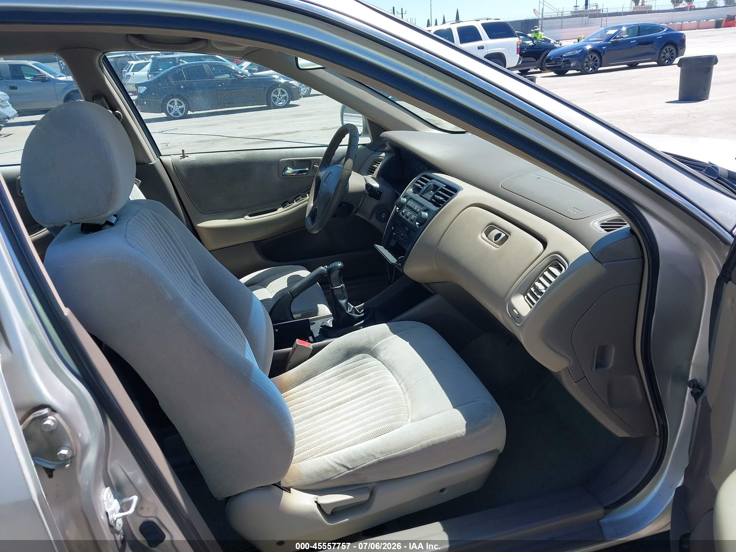 1998 Honda Accord Lx Silver vin: 1HGCG5545WA209417