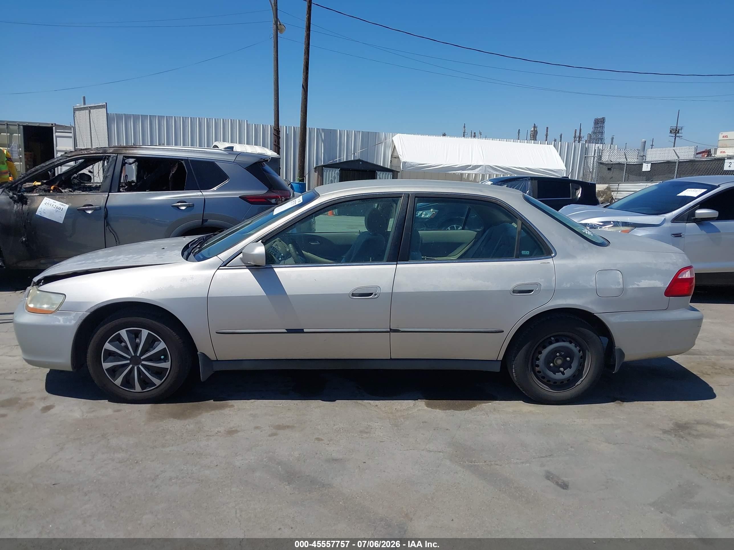 1998 Honda Accord Lx Silver vin: 1HGCG5545WA209417