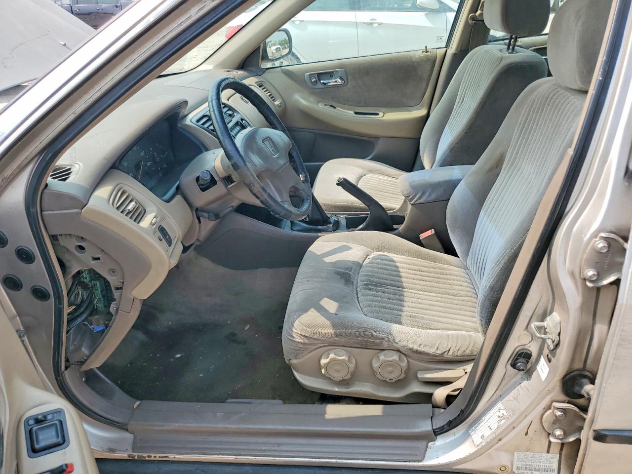 1998 Honda Accord Lx Silver vin: 1HGCG5548WA249300