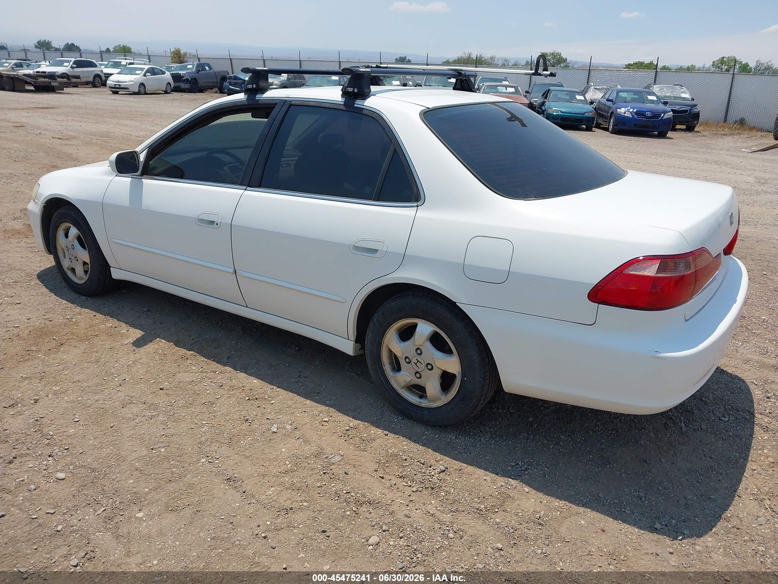 1998 Honda Accord Ex White vin: 1HGCG5553WA159755