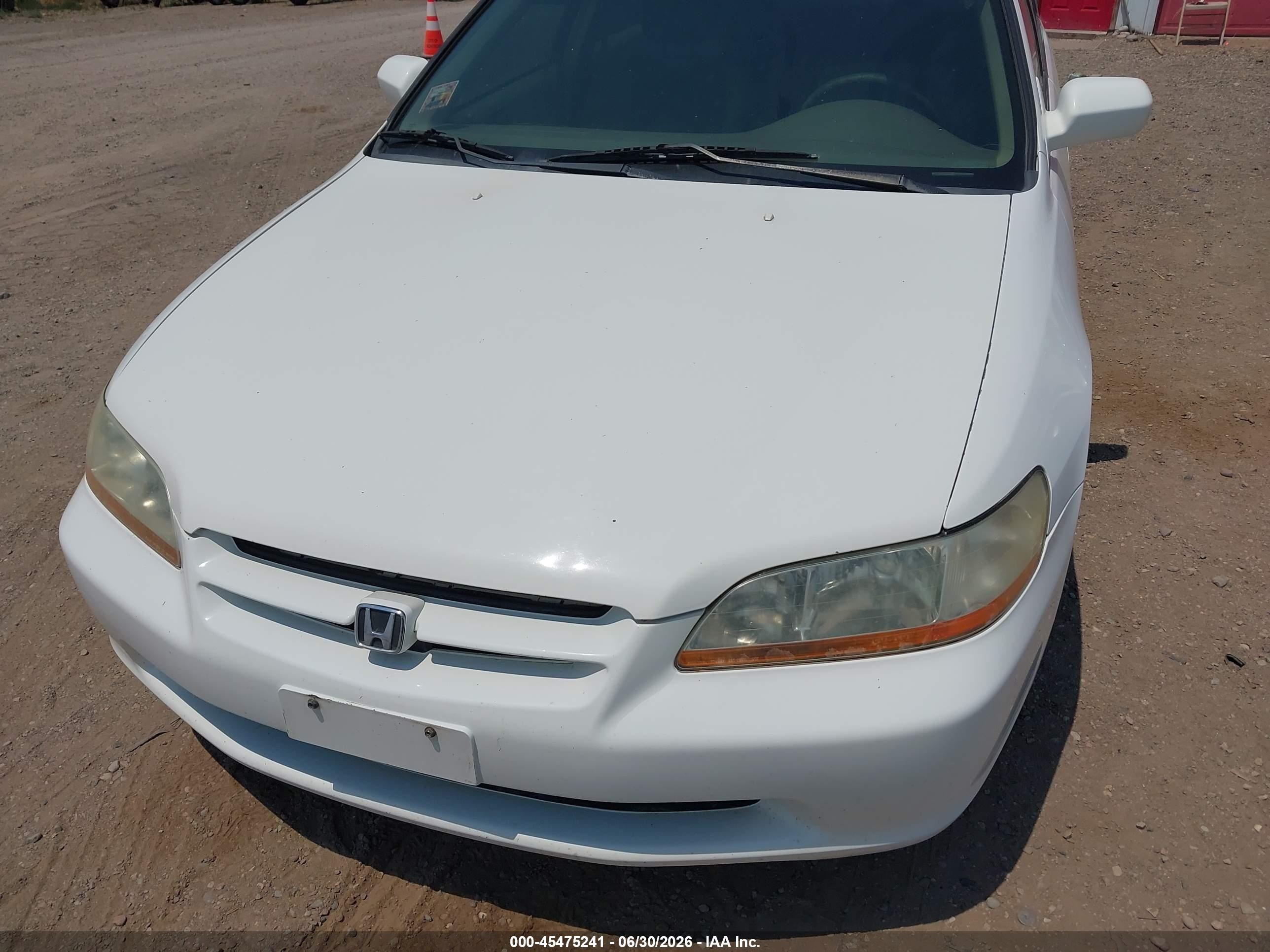 1998 Honda Accord Ex White vin: 1HGCG5553WA159755