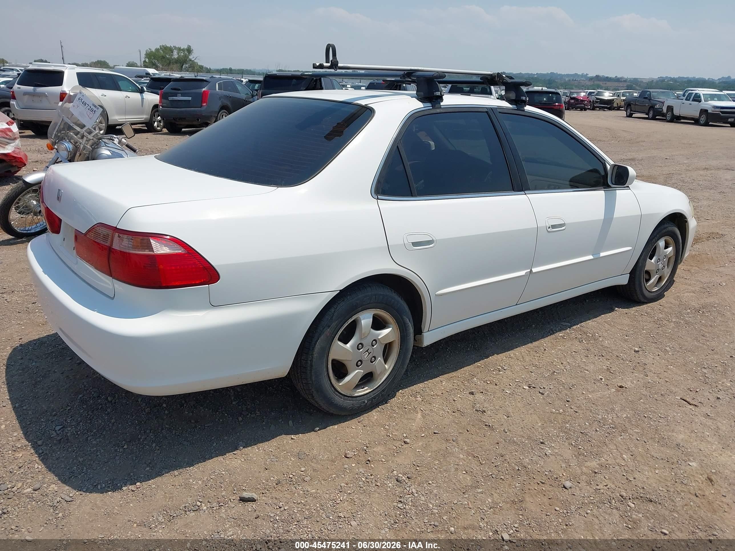 1998 Honda Accord Ex White vin: 1HGCG5553WA159755