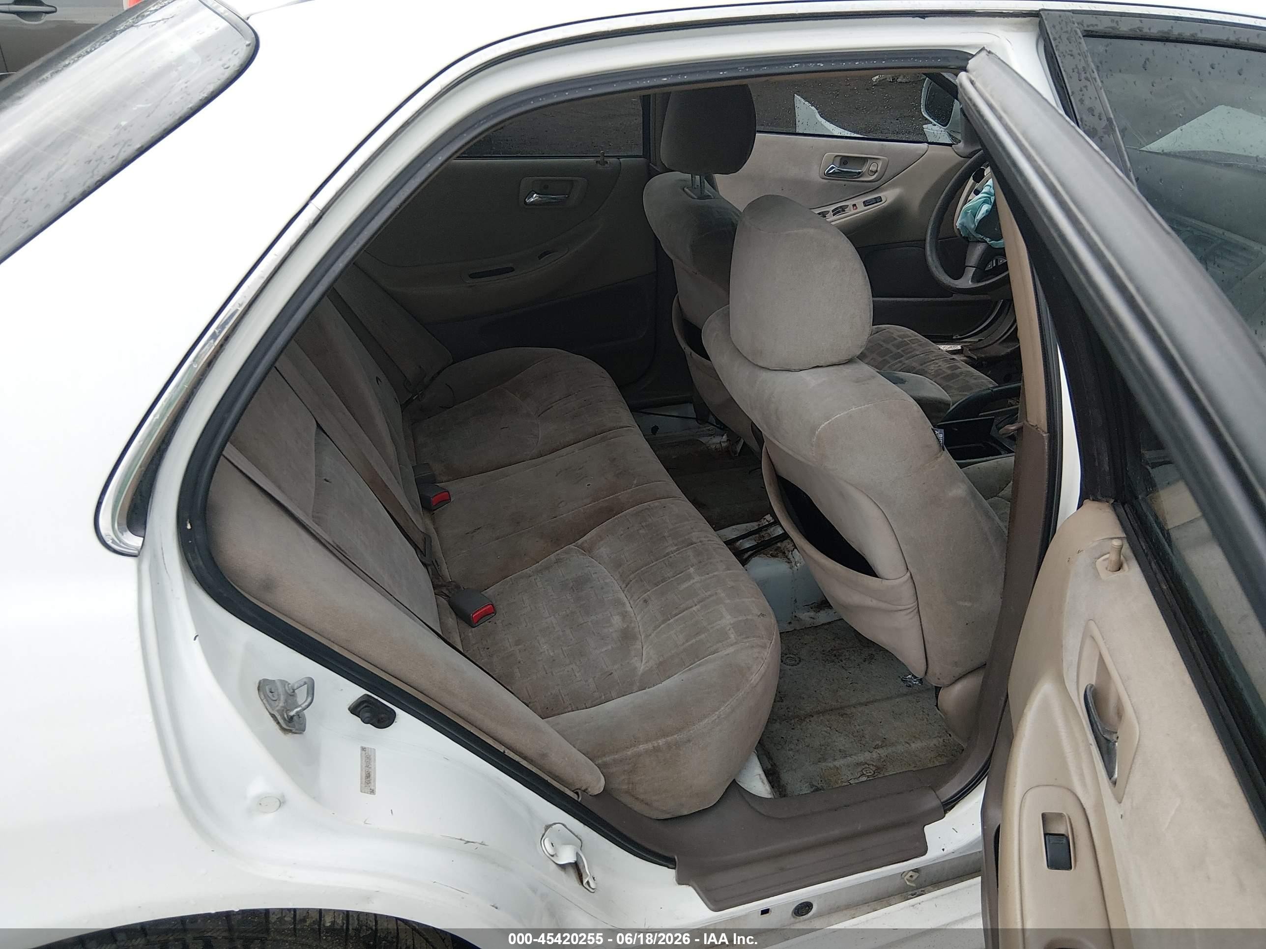 2002 Honda Accord 2.3 Ex White vin: 1HGCG556X2A151817