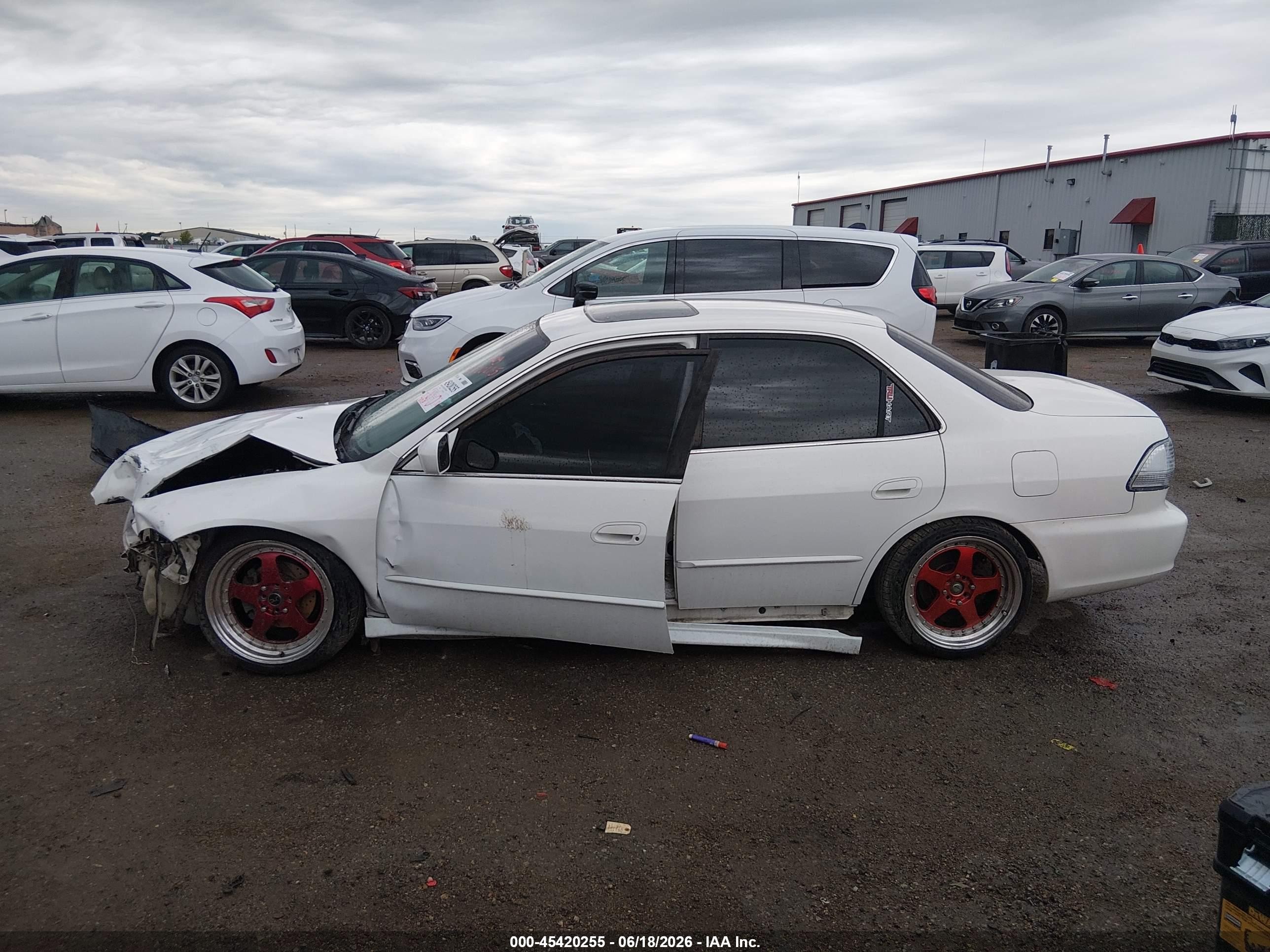 2002 Honda Accord 2.3 Ex White vin: 1HGCG556X2A151817