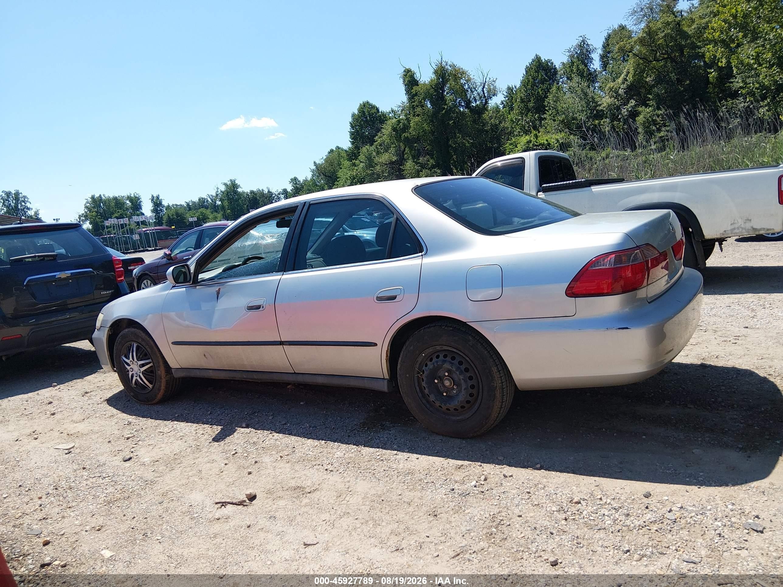 1998 Honda Accord Lx Silver vin: 1HGCG5640WA144572