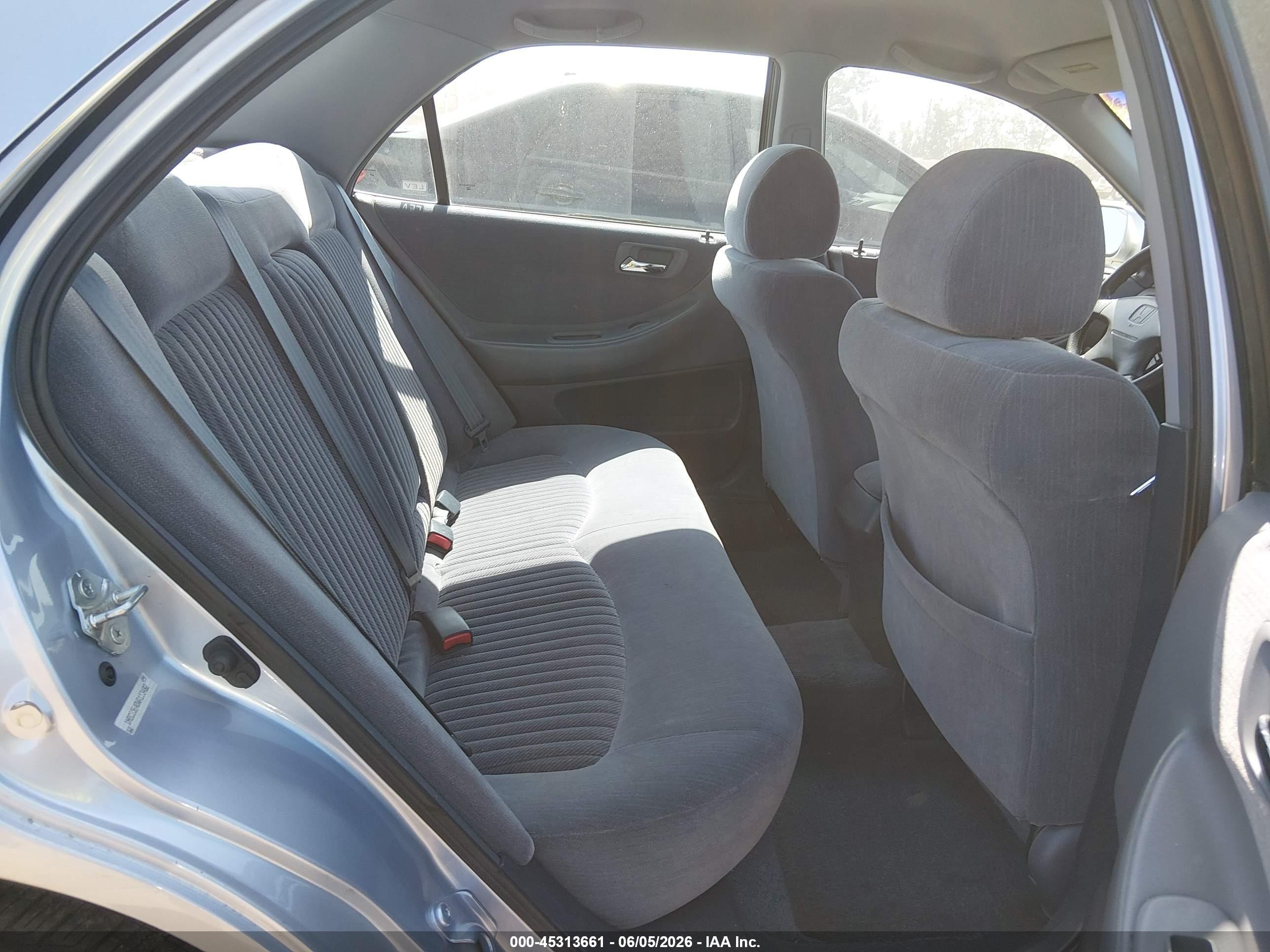 1998 Honda Accord Lx Silver vin: 1HGCG5640WA153482