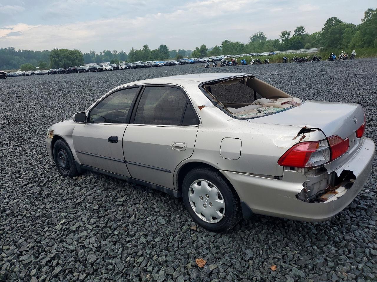1998 Honda Accord Lx Silver vin: 1HGCG5641WA007351