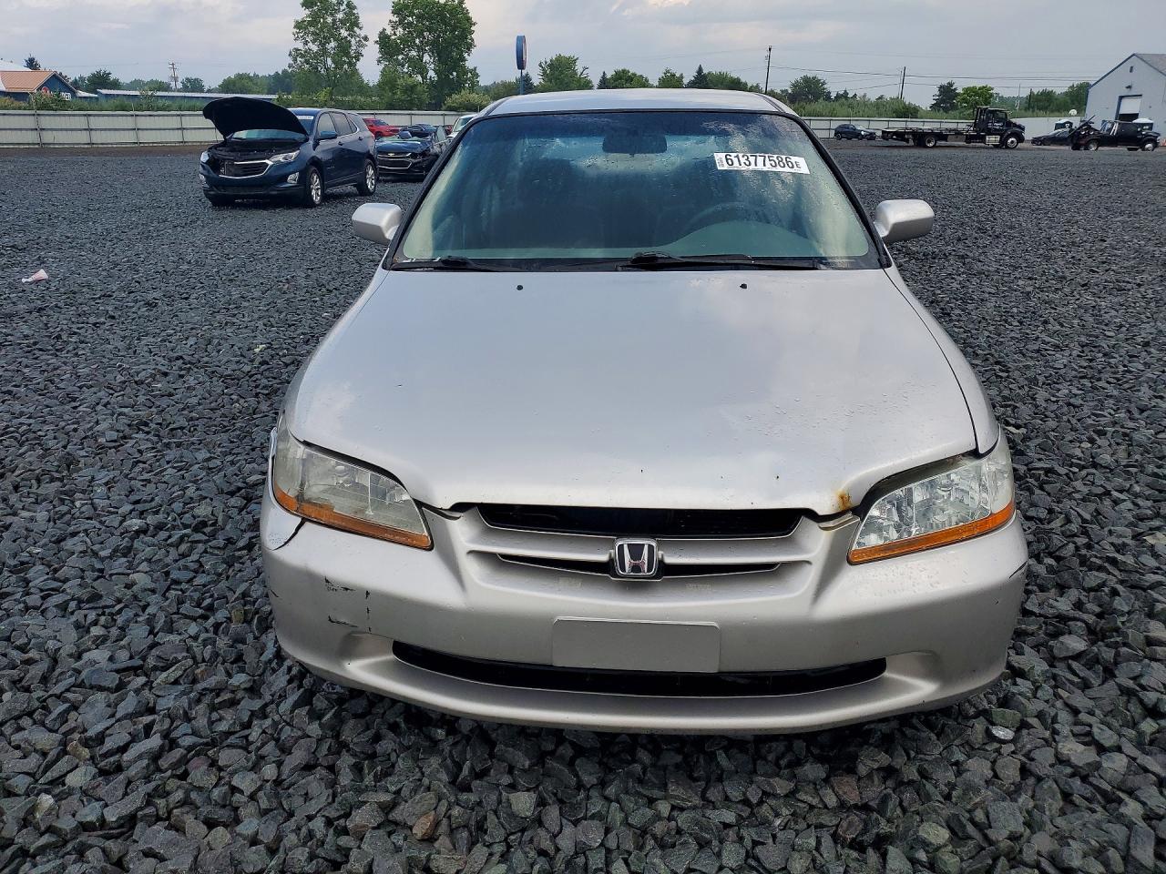 1998 Honda Accord Lx Silver vin: 1HGCG5641WA007351