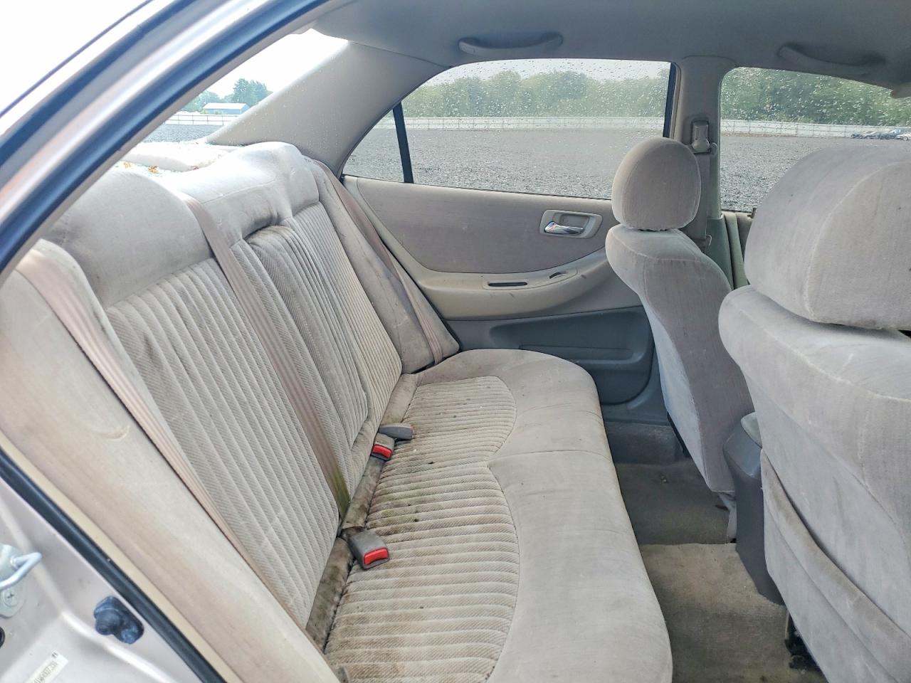 1998 Honda Accord Lx Silver vin: 1HGCG5641WA007351