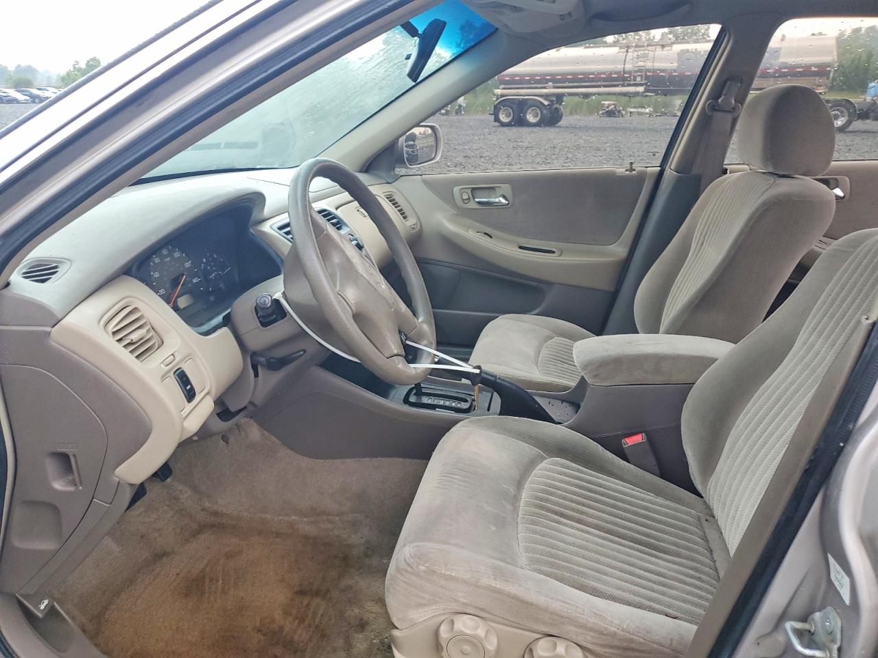 1998 Honda Accord Lx Silver vin: 1HGCG5641WA007351