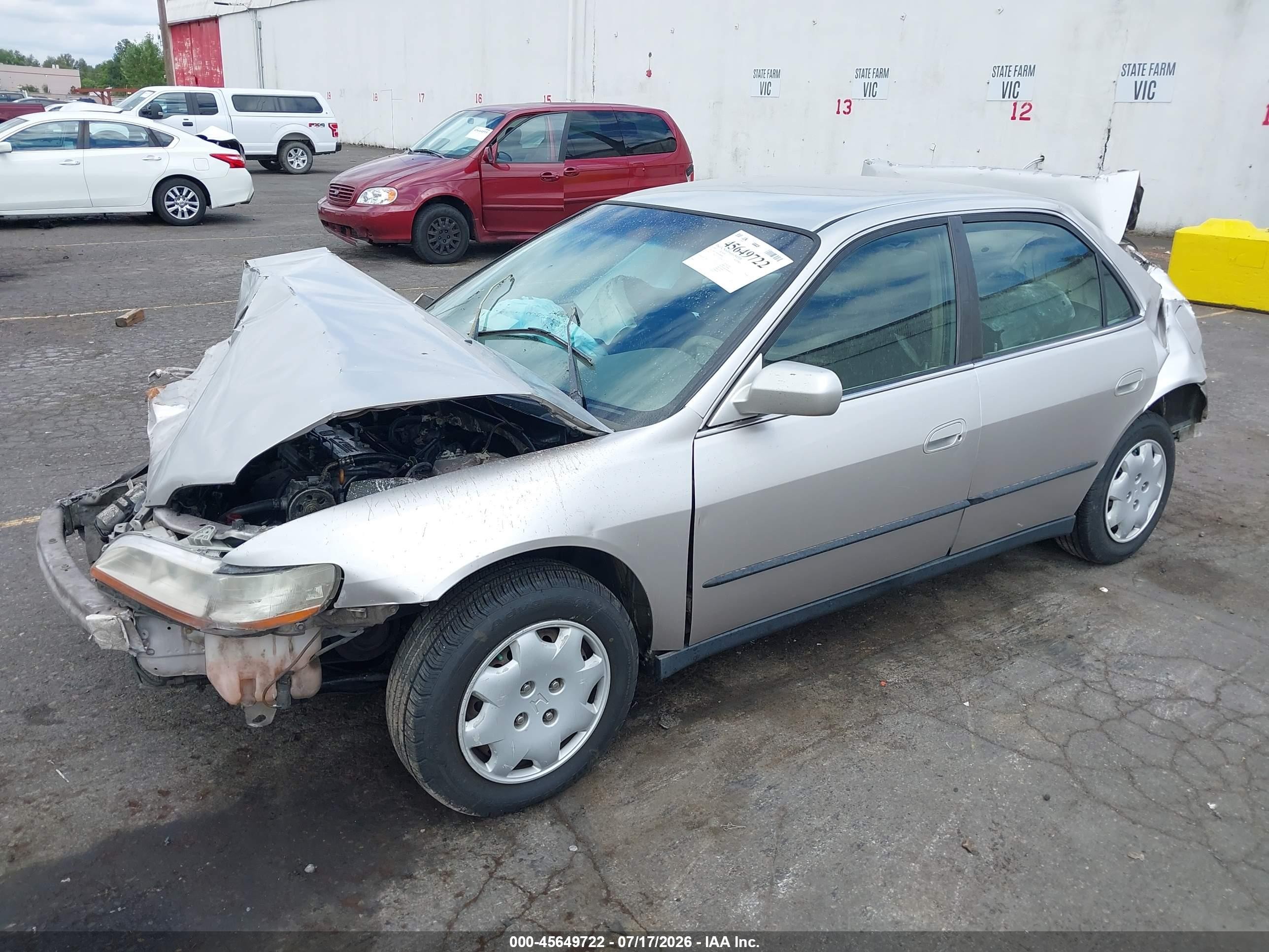 1998 Honda Accord Lx Silver vin: 1HGCG5641WA080946