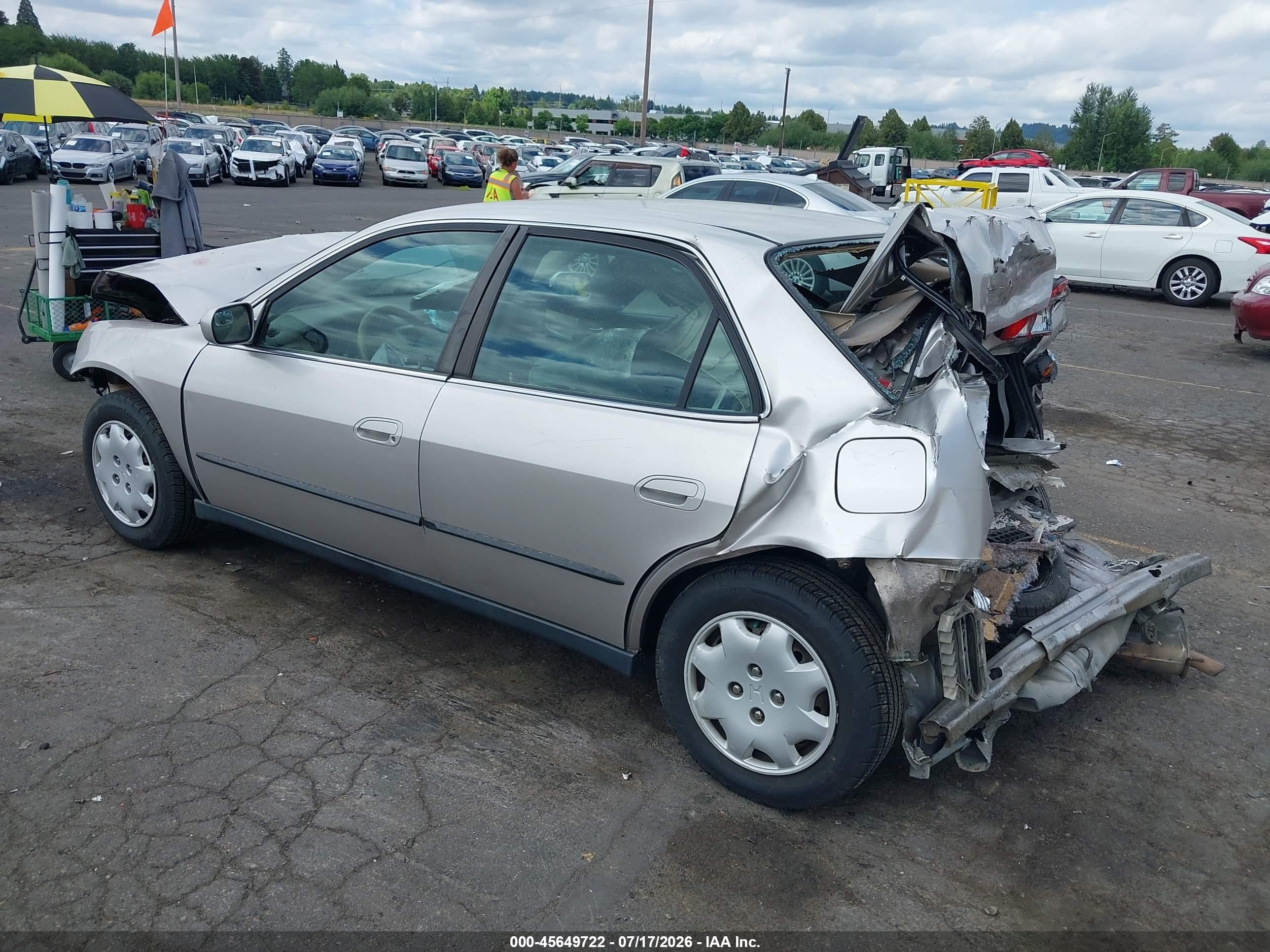 1998 Honda Accord Lx Silver vin: 1HGCG5641WA080946