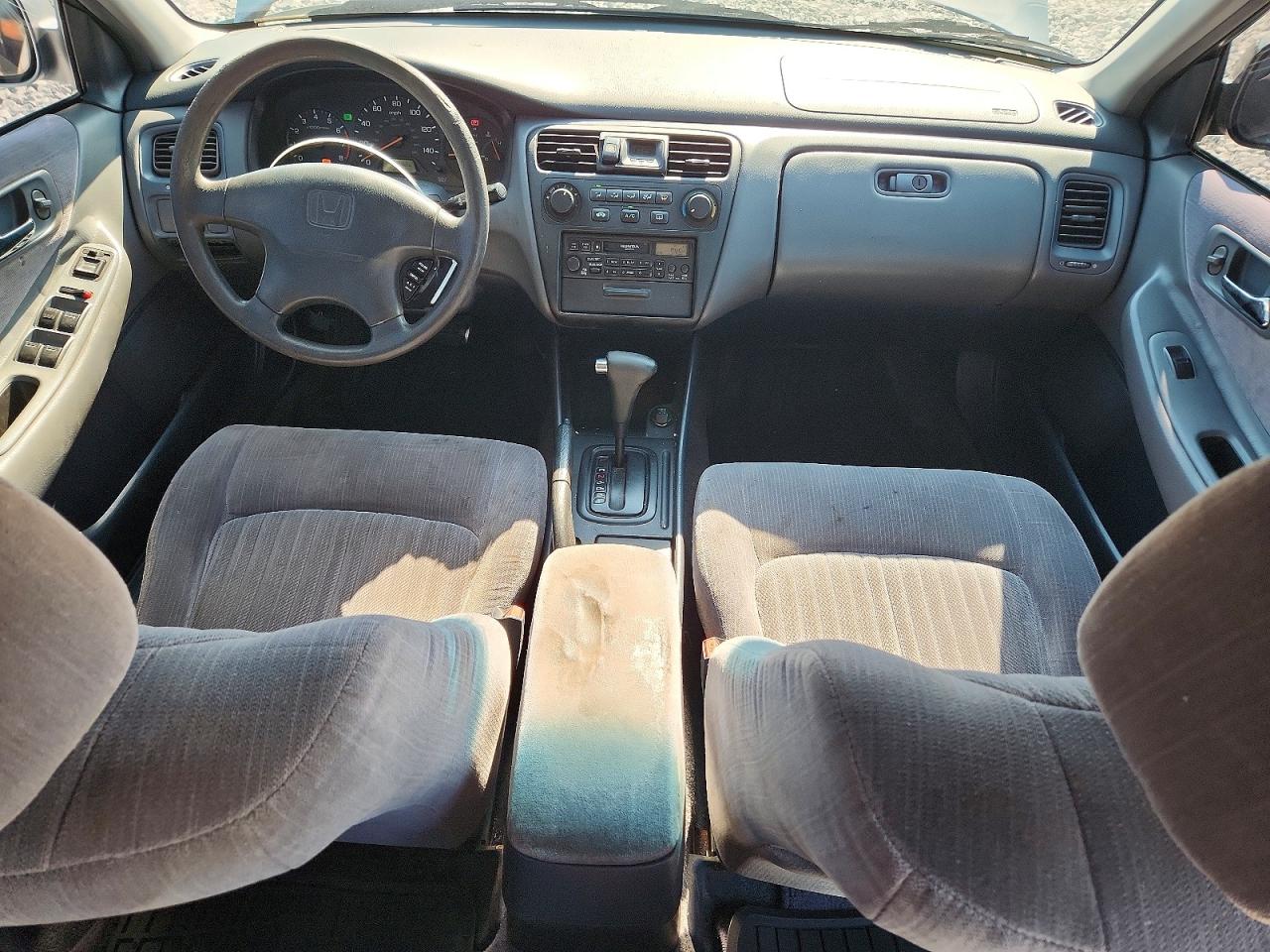 1998 Honda Accord Lx Silver vin: 1HGCG5641WA132141