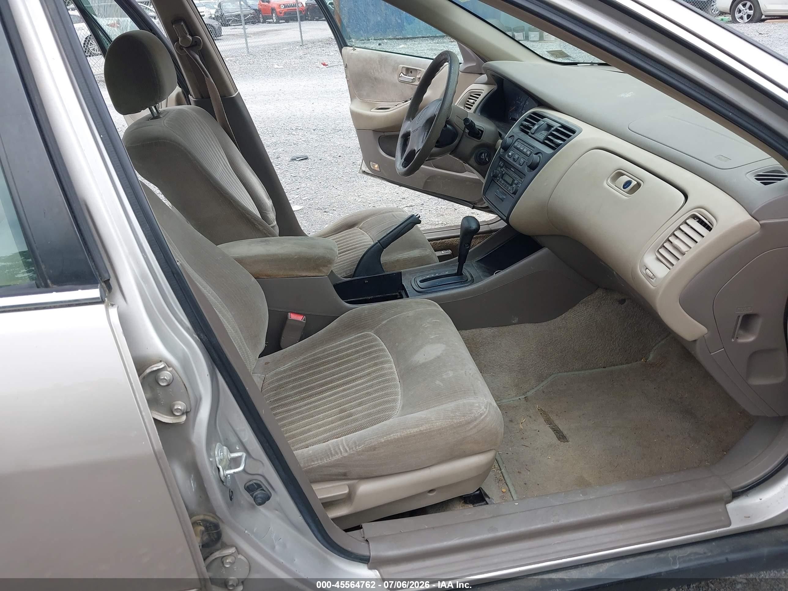 1998 Honda Accord Lx Silver vin: 1HGCG5641WA219490
