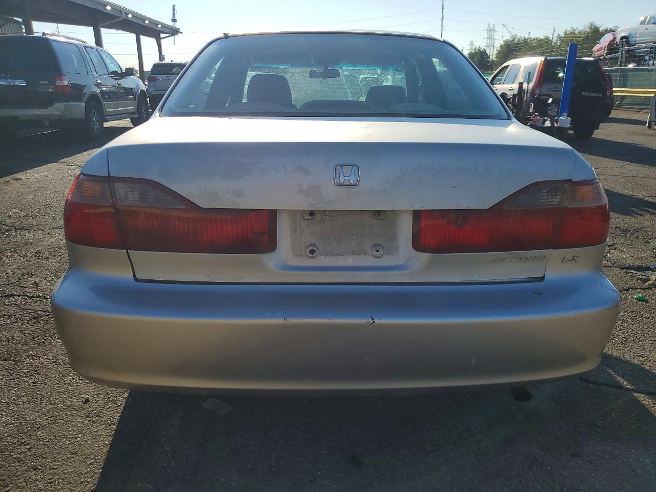1999 Honda Accord Lx Gold vin: 1HGCG5641XA026211