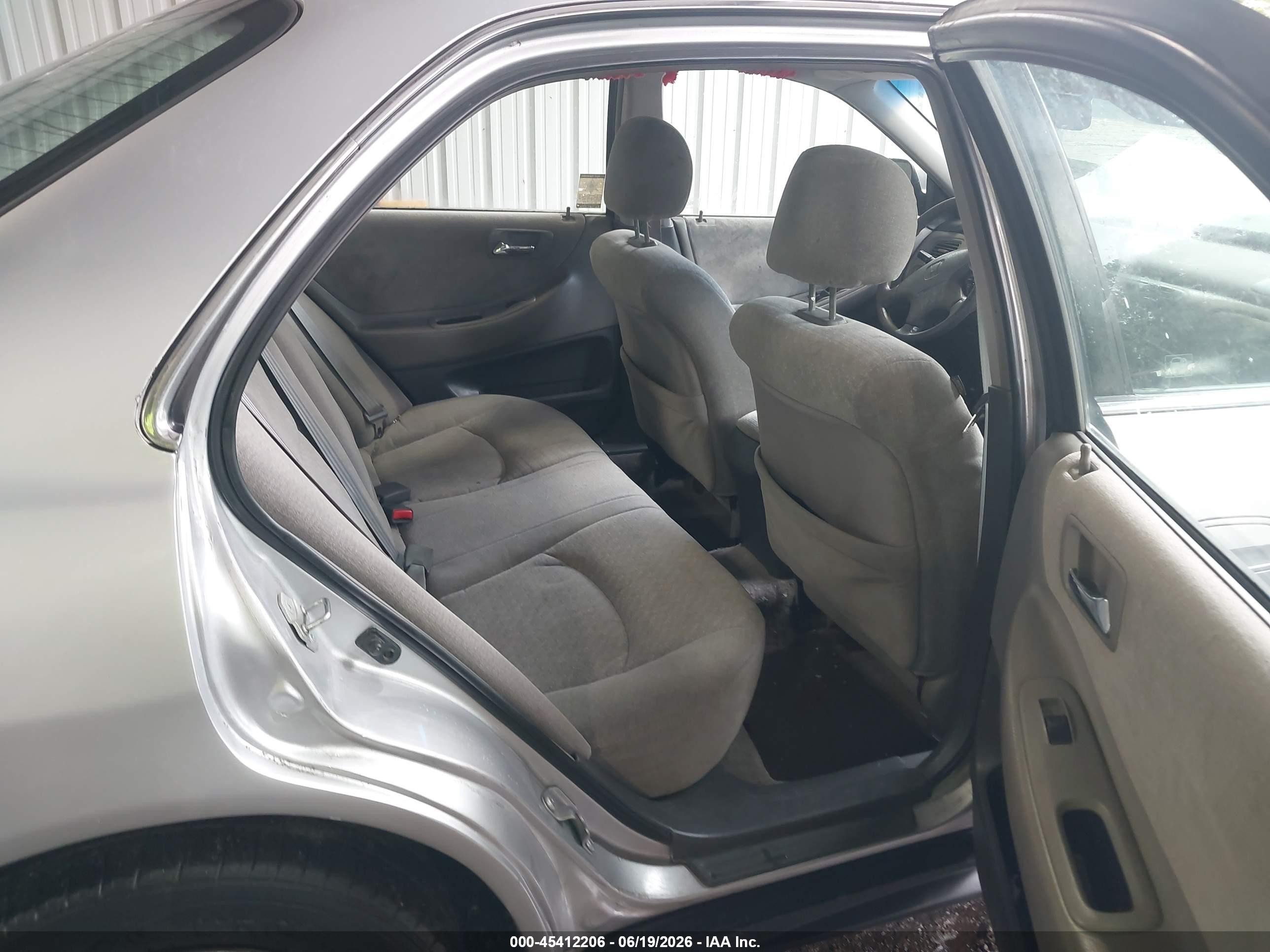 2001 Honda Accord 2.3 Lx Серый vin: 1HGCG56421A015175