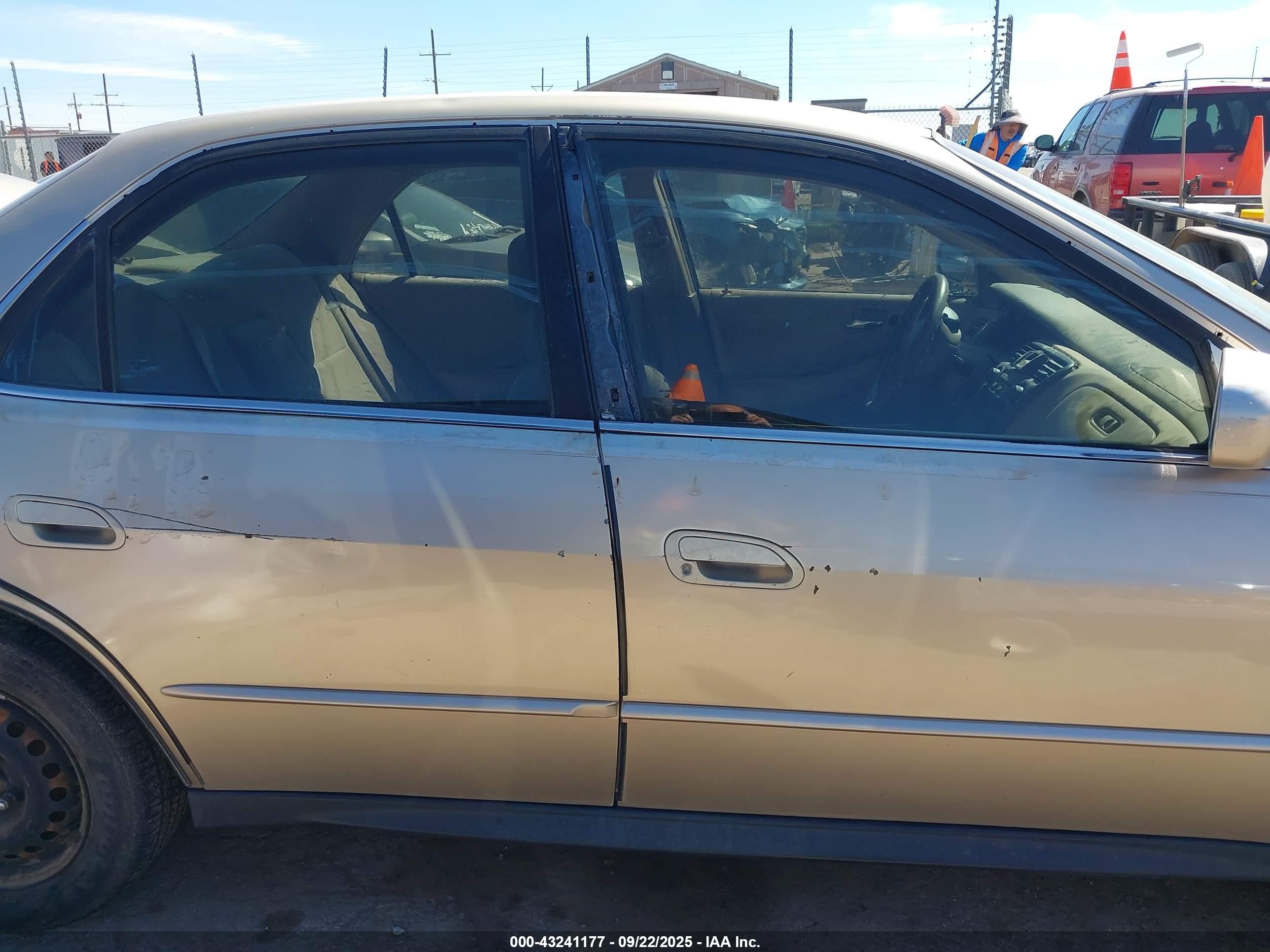 2001 Honda Accord 2.3 Lx Gold vin: 1HGCG56431A138385
