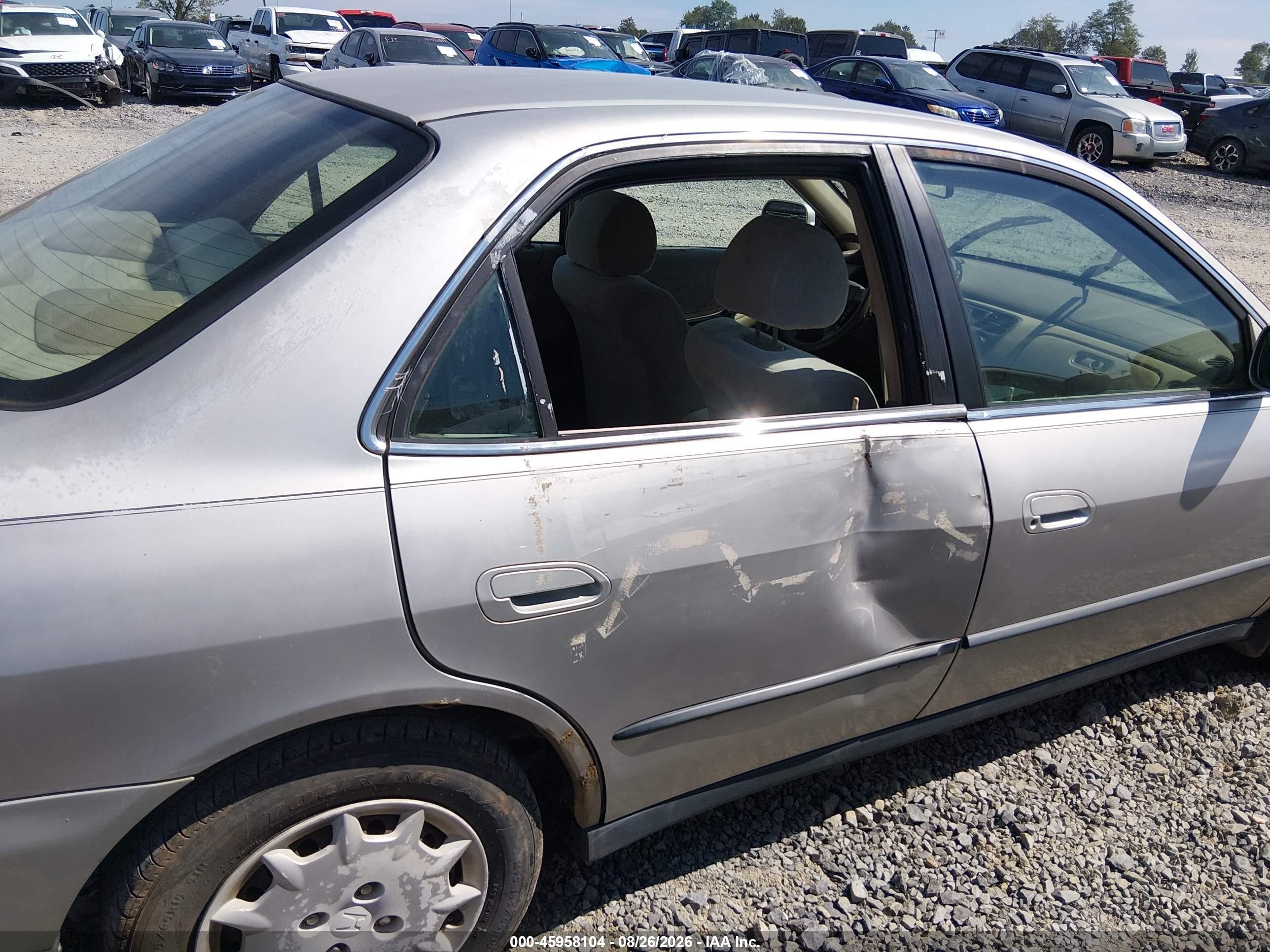 1998 Honda Accord Lx Silver vin: 1HGCG5643WA156618