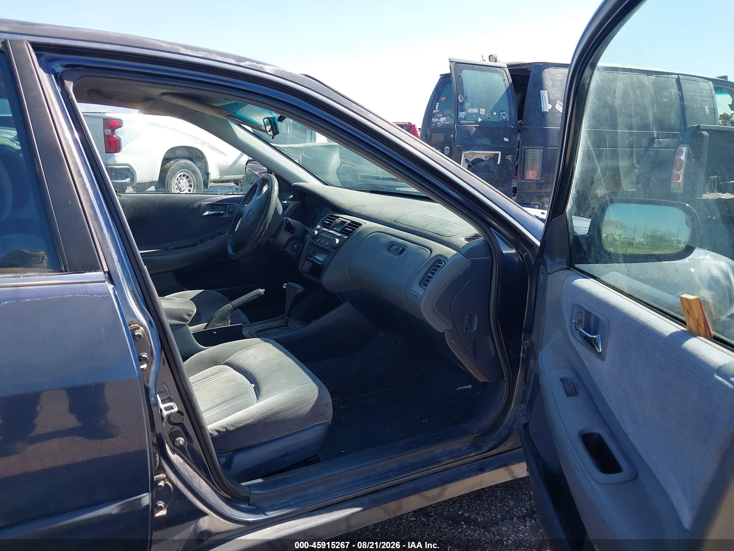 2000 Honda Accord 2.3 Lx Dark Blue vin: 1HGCG5643YA018077