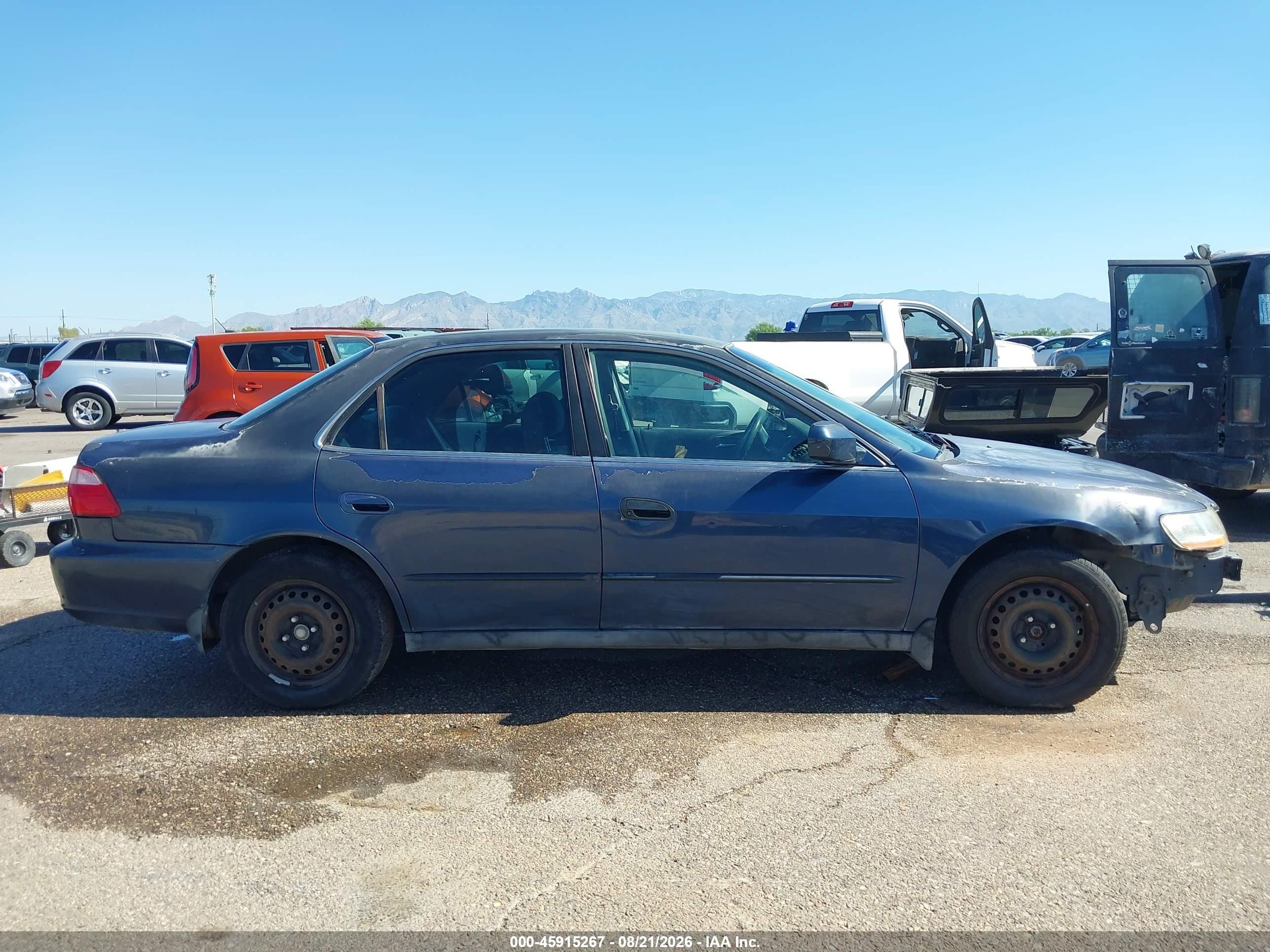 2000 Honda Accord 2.3 Lx Dark Blue vin: 1HGCG5643YA018077