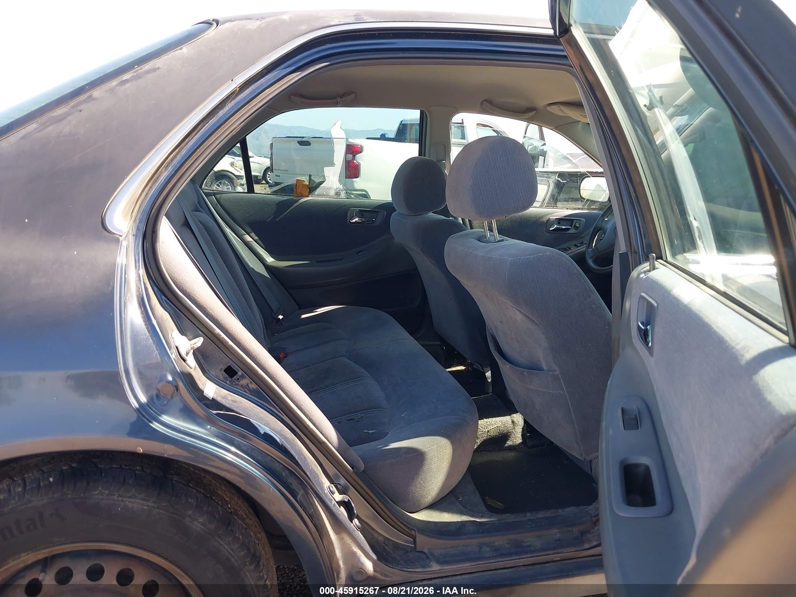 2000 Honda Accord 2.3 Lx Dark Blue vin: 1HGCG5643YA018077