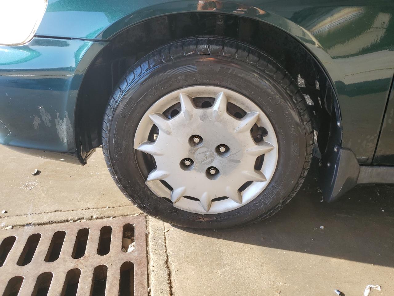 2001 Honda Accord Lx Green vin: 1HGCG56441A139481 Damage: Left Front Wheel Cover, Broken, Replacement Required